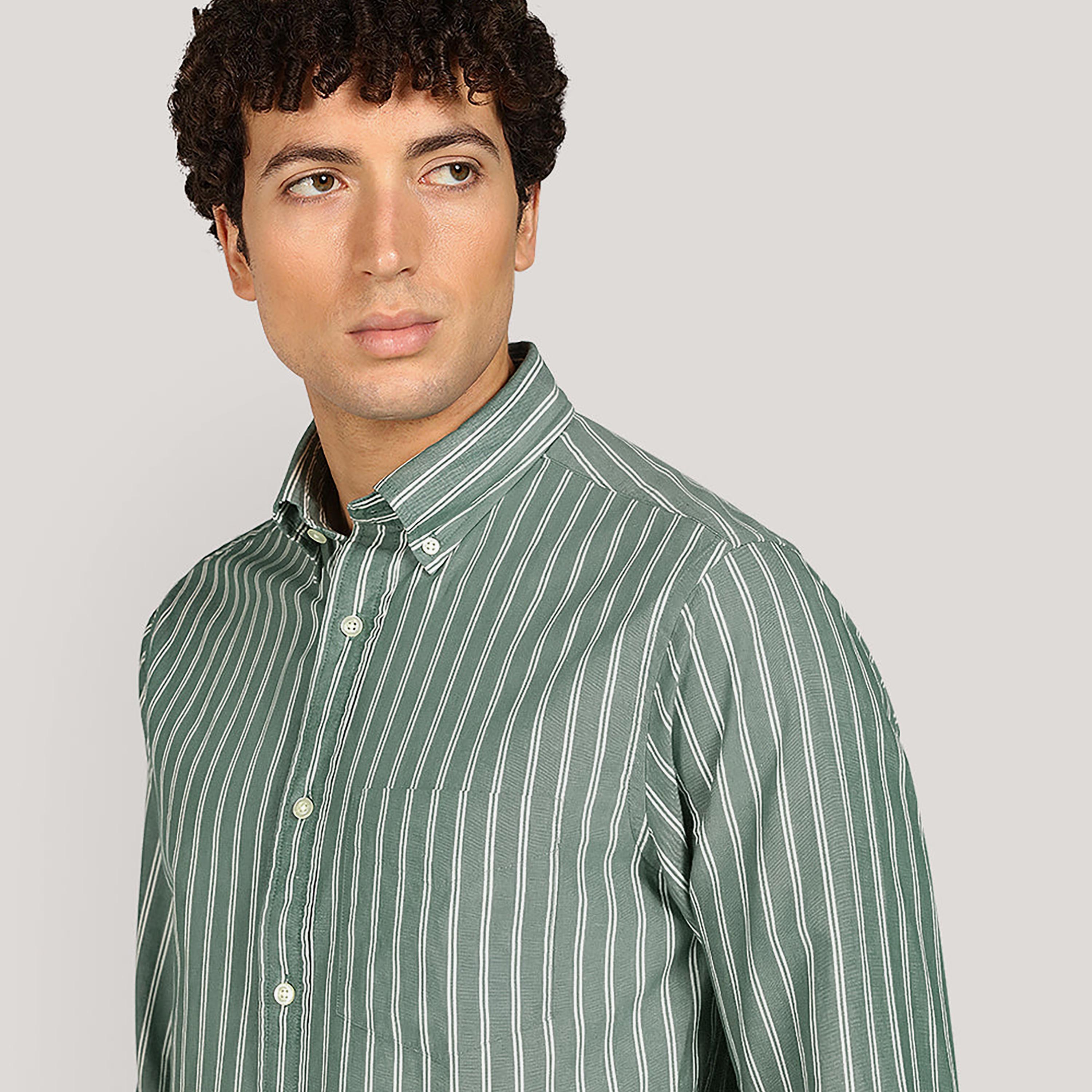 قميص بوبلين رجالي بقصة عادية بياقة بأزرار وأكمام طويلة، مخطط من جانت-men-clothing-shirts-image-7