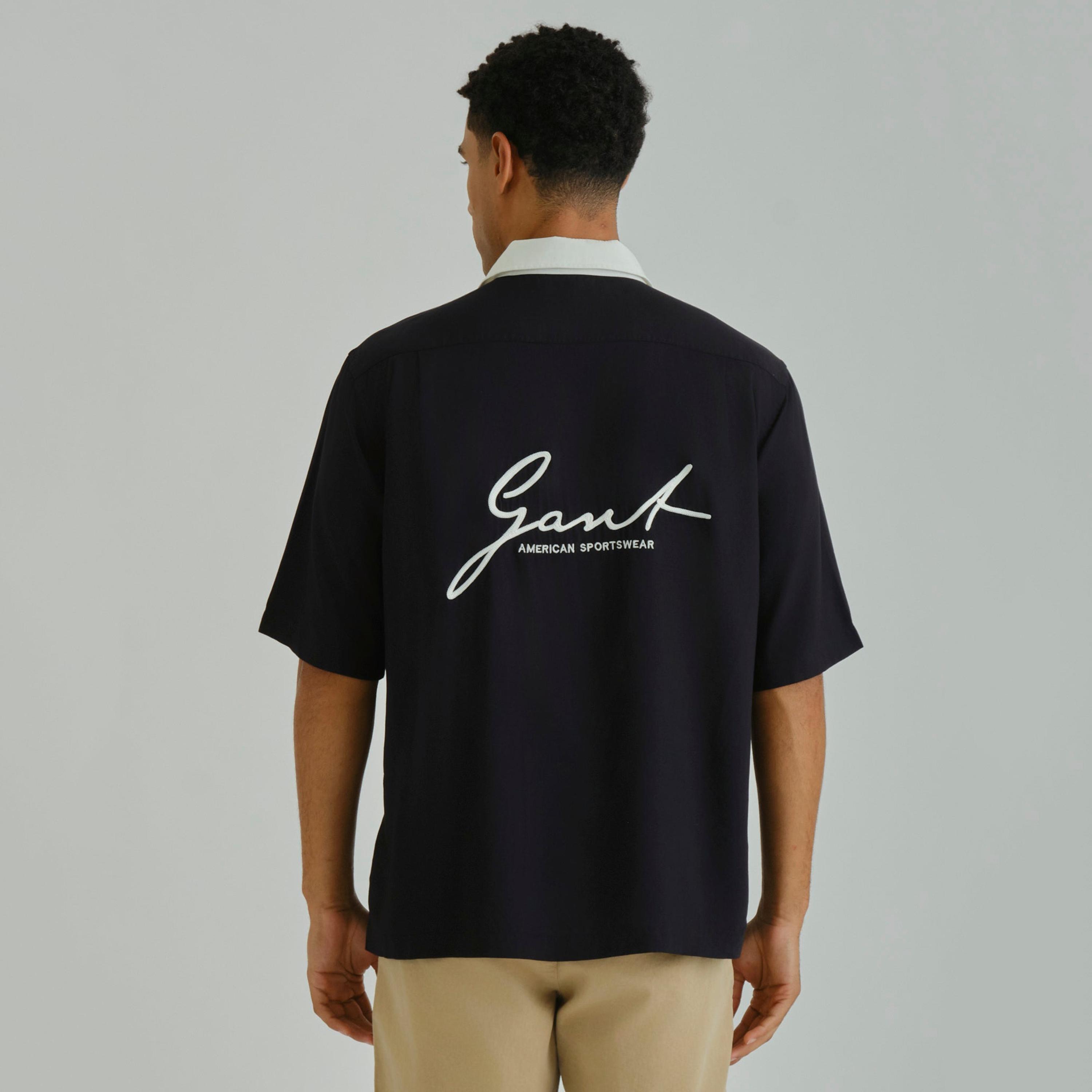 قميص رجالي بقصة عادية بياقة ريزورت سادة وأكمام قصيرة من جانت.-men-clothing-shirts-image-7