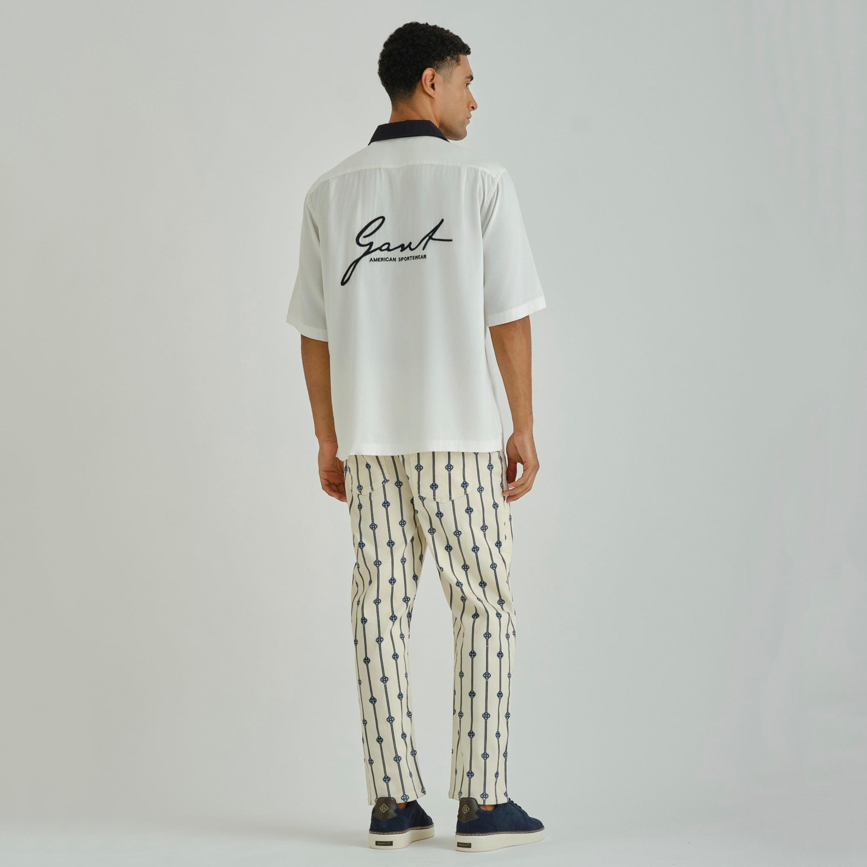 قميص رجالي بقصة عادية بياقة ريزورت سادة وأكمام قصيرة من جانت.-men-clothing-shirts-image-4