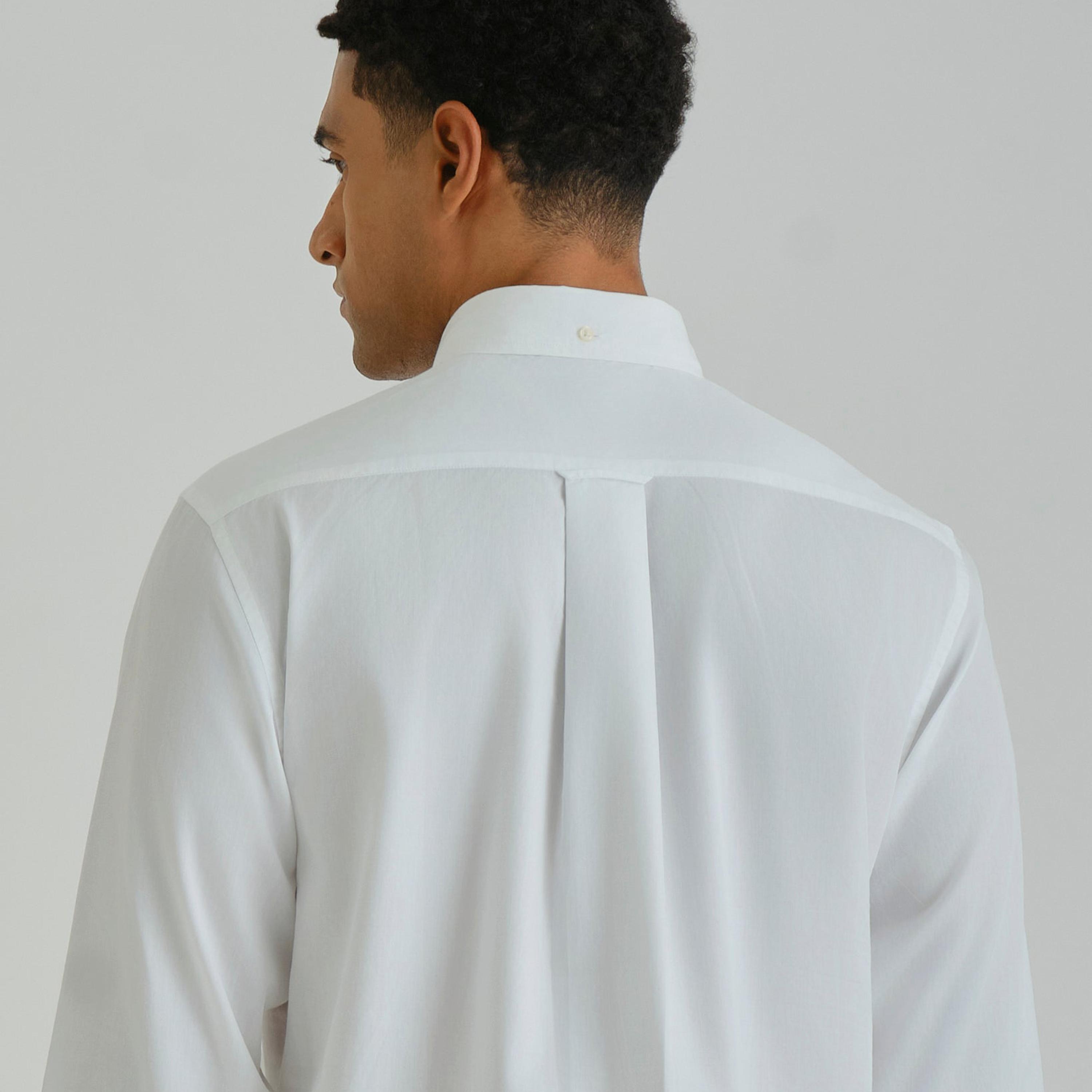 قميص رجالي بقصة عادية بياقة بأزرار سفلية سادة وأكمام طويلة من جانت.-men-clothing-shirts-image-2