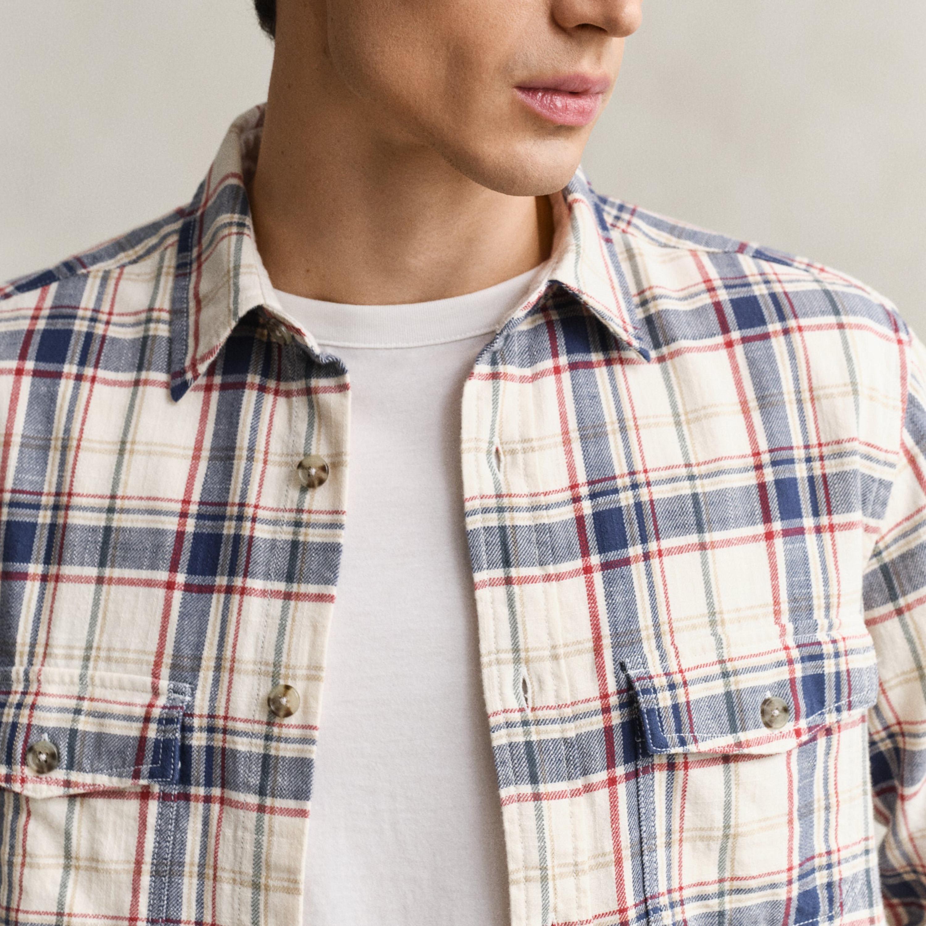 قميص رجالي بأكمام طويلة وقصة "ريجيولار فيت" بمربعات وياقة "سبريد" من جانت-men-clothing-shirts-image-2
