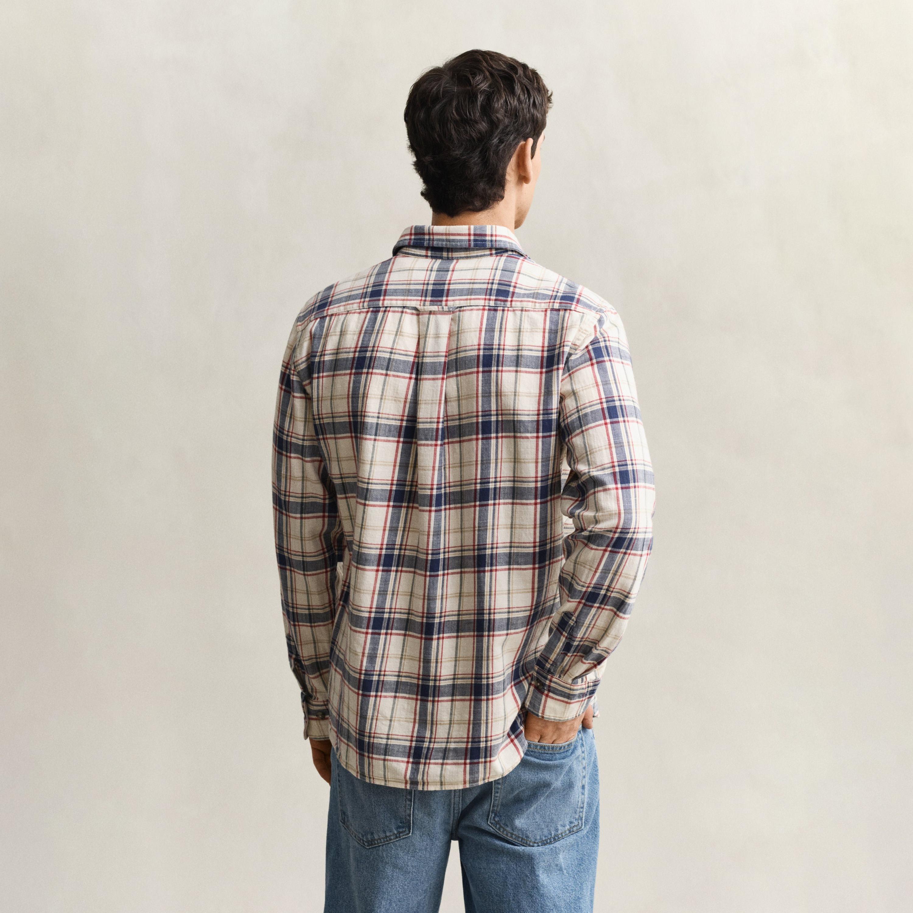 قميص رجالي بأكمام طويلة وقصة "ريجيولار فيت" بمربعات وياقة "سبريد" من جانت-men-clothing-shirts-image-4