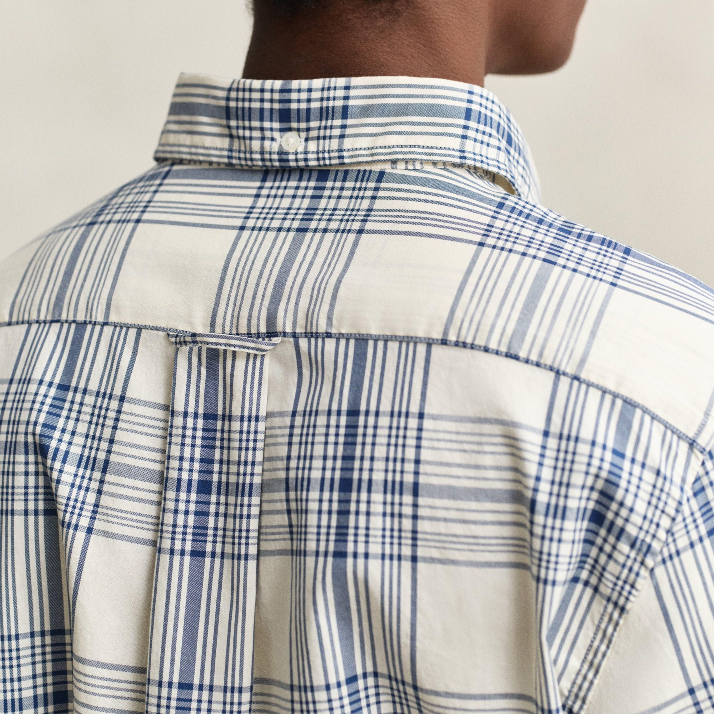 قميص رجالي بقصّة عادية وأكمام طويلة وياقة بأزرار من جانت-men-clothing-shirts-image-6