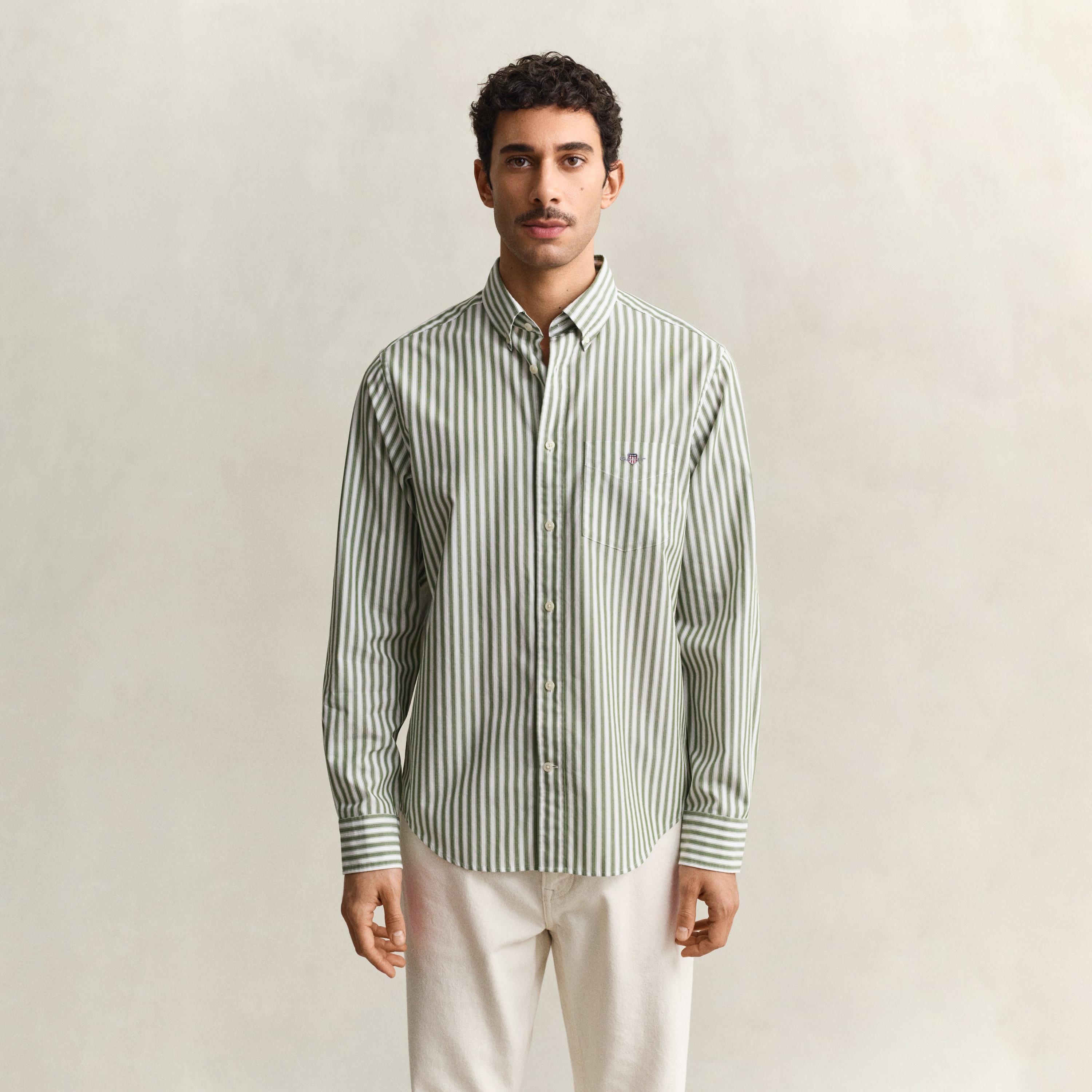 قميص رجالي مخطط بقصّة عادية وأزرار وأكمام طويلة من جانت-men-clothing-shirts-image-1