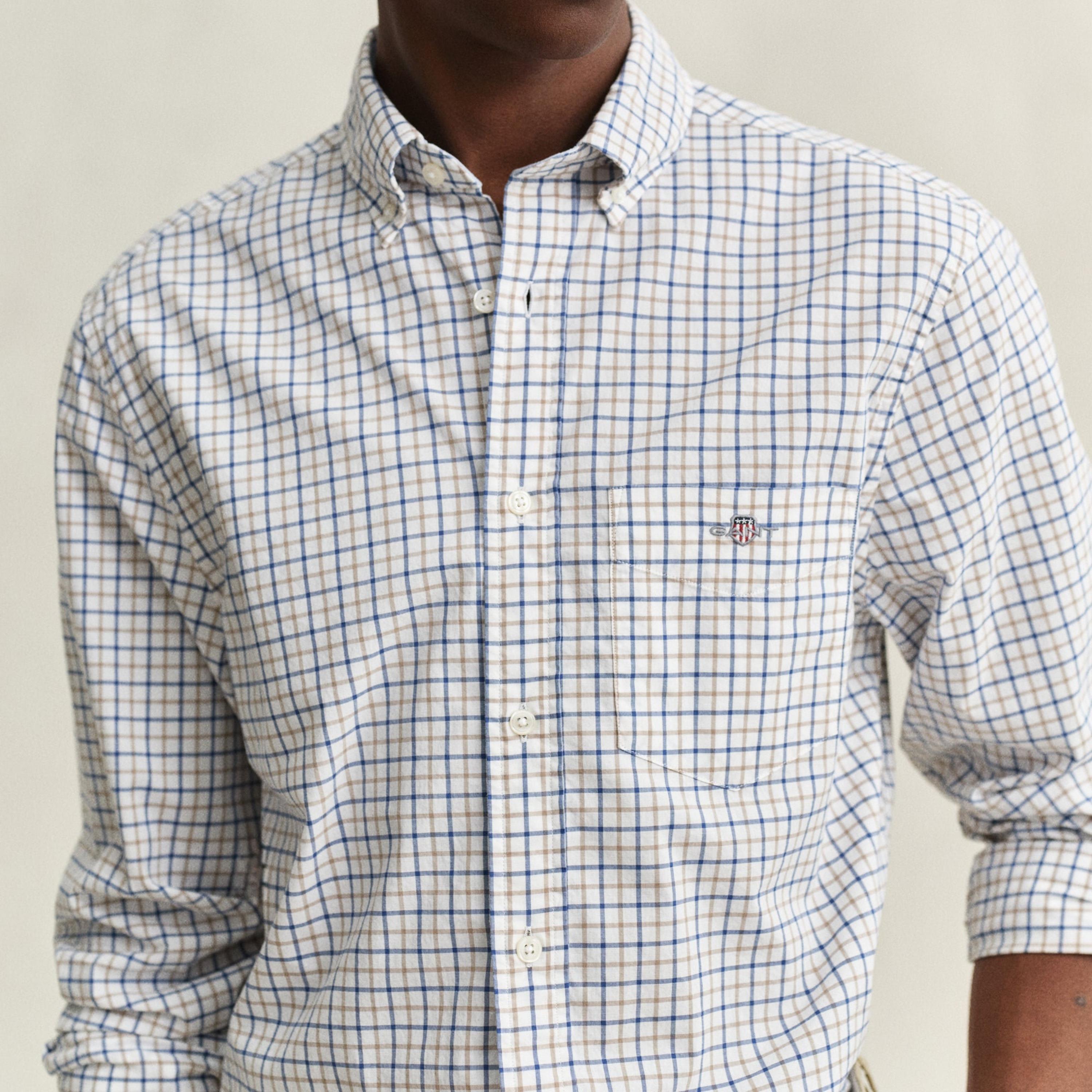قميص رجالي بقصّة عادية وأكمام طويلة وياقة بأزرار من جانت-men-clothing-shirts-image-2