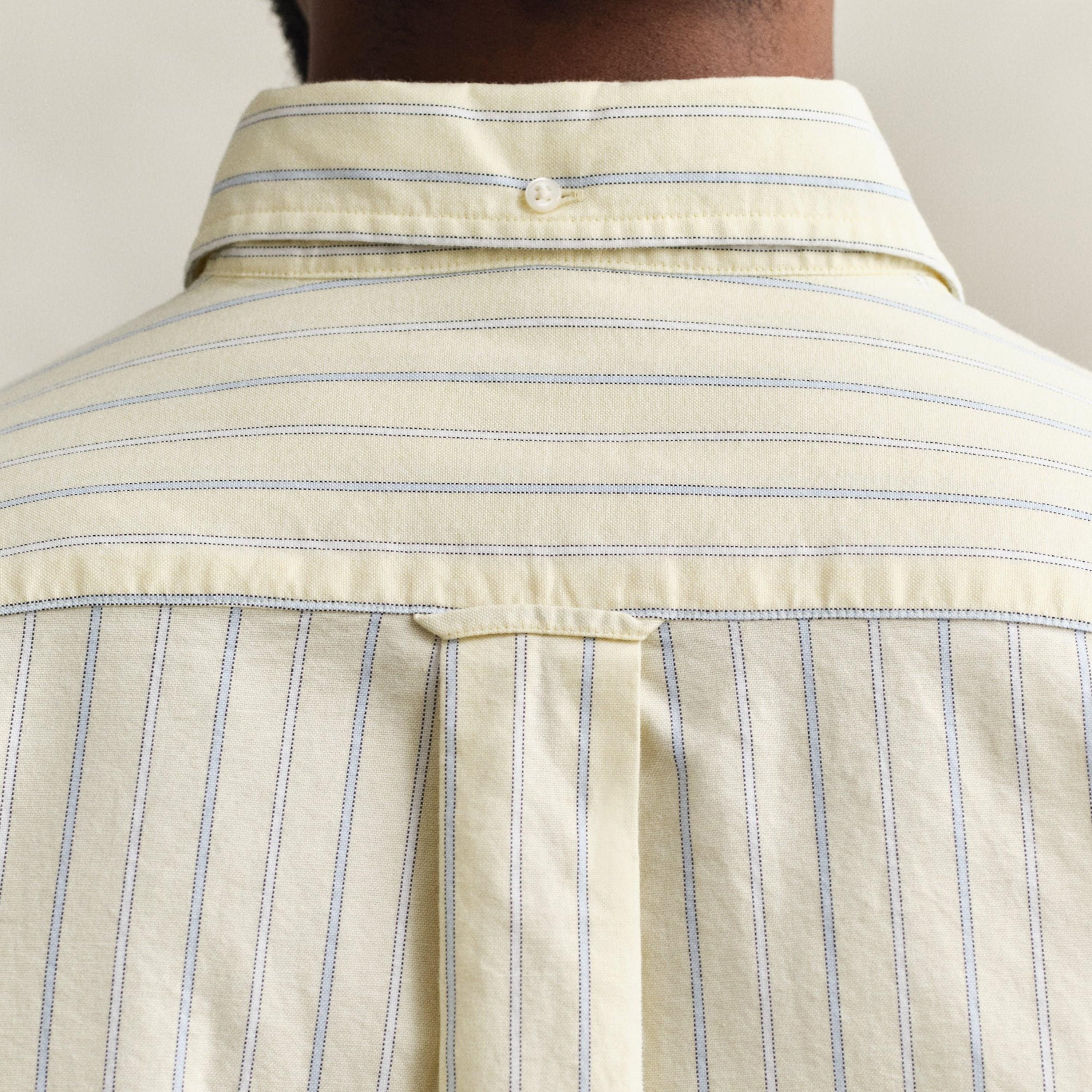 قميص رجالي مخطط بقصّة عادية وأزرار وأكمام طويلة من جانت-men-clothing-shirts-image-24