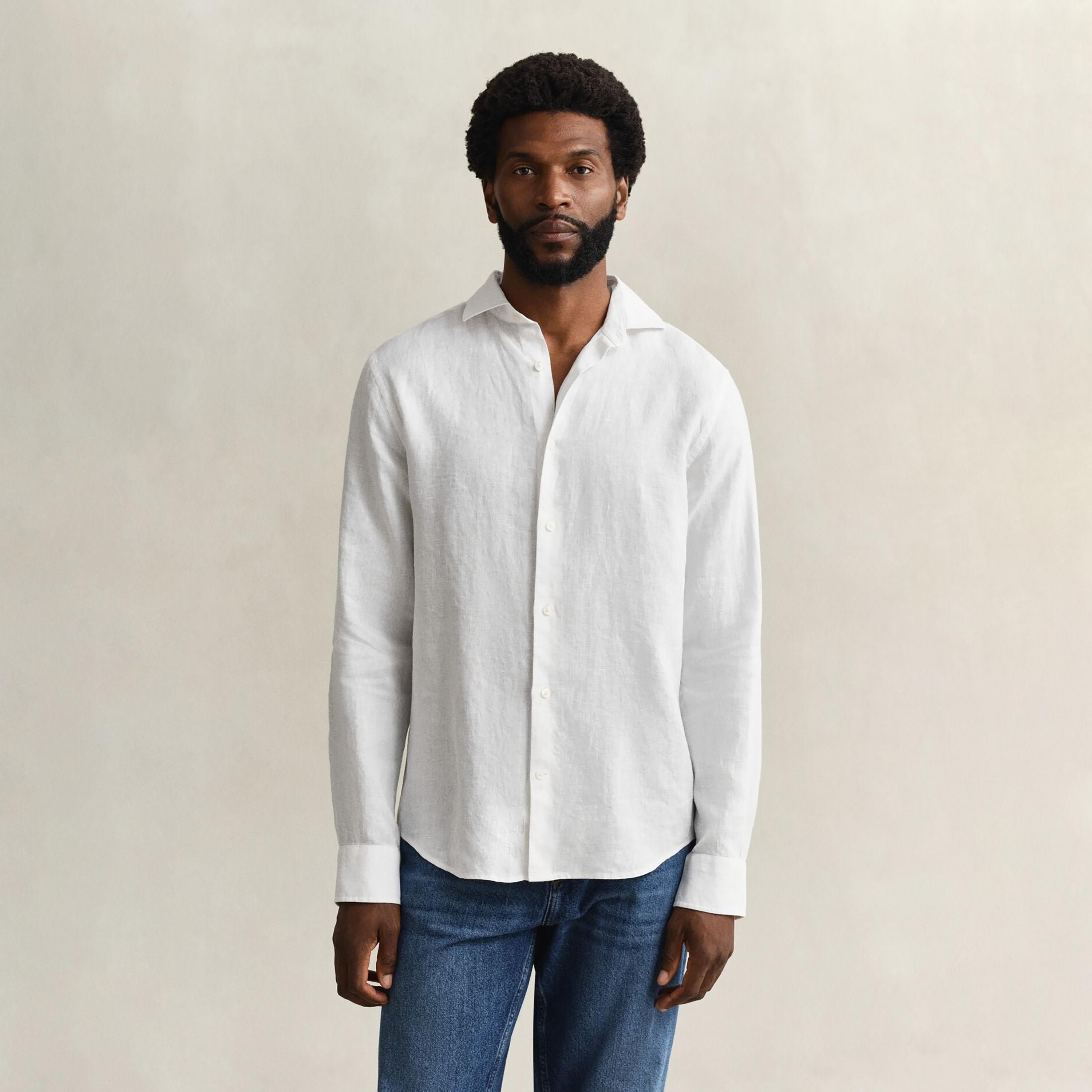 قميص كتان رجالي بأكمام طويلة وقصة "ريجيولار فيت" سادة وياقة "سبريد" من جانت-men-clothing-shirts-image-1