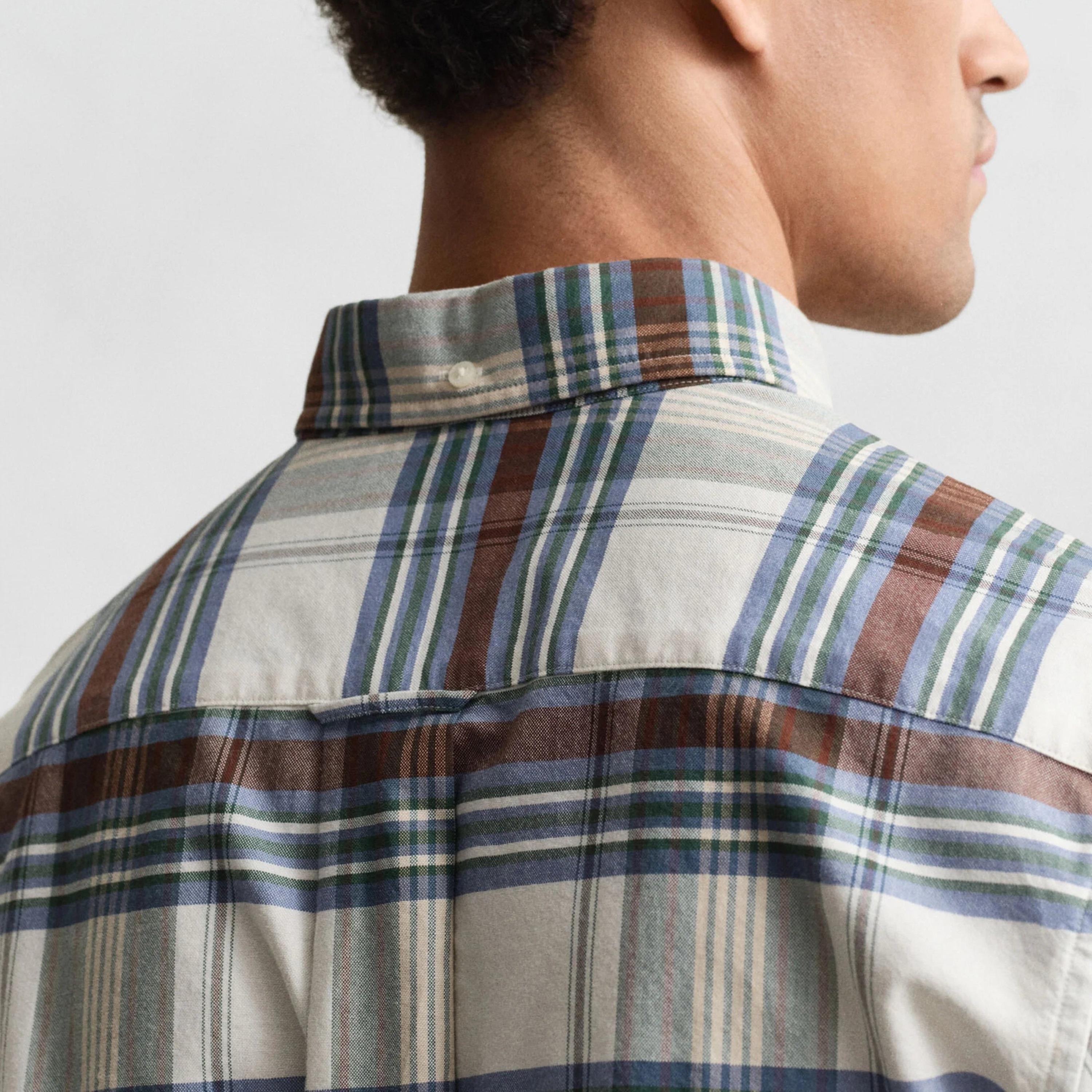 قميص رجالي بقصّة عادية وأكمام طويلة وياقة بأزرار من جانت-men-clothing-shirts-image-3