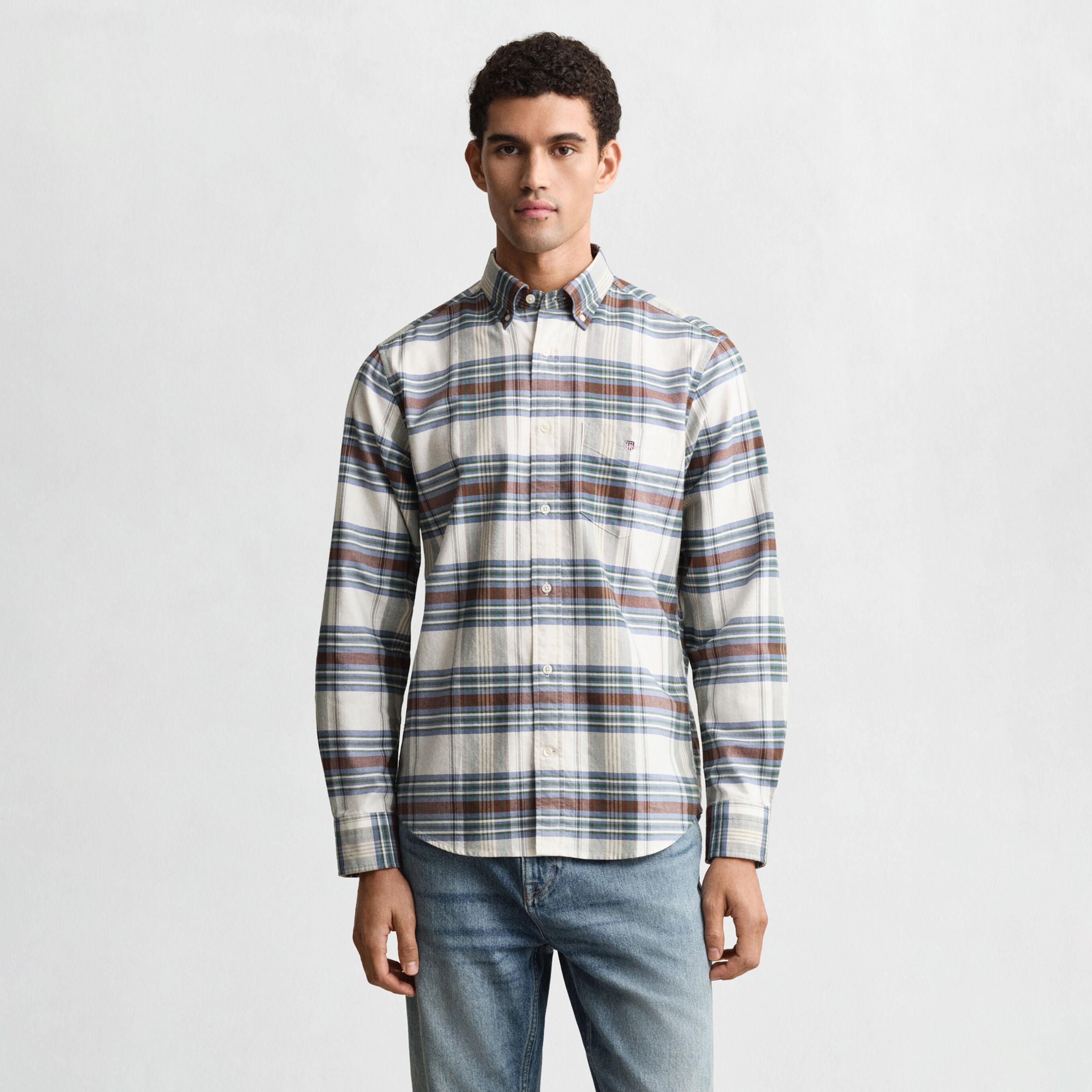 قميص رجالي بقصّة عادية وأكمام طويلة وياقة بأزرار من جانت-men-clothing-shirts-image-4