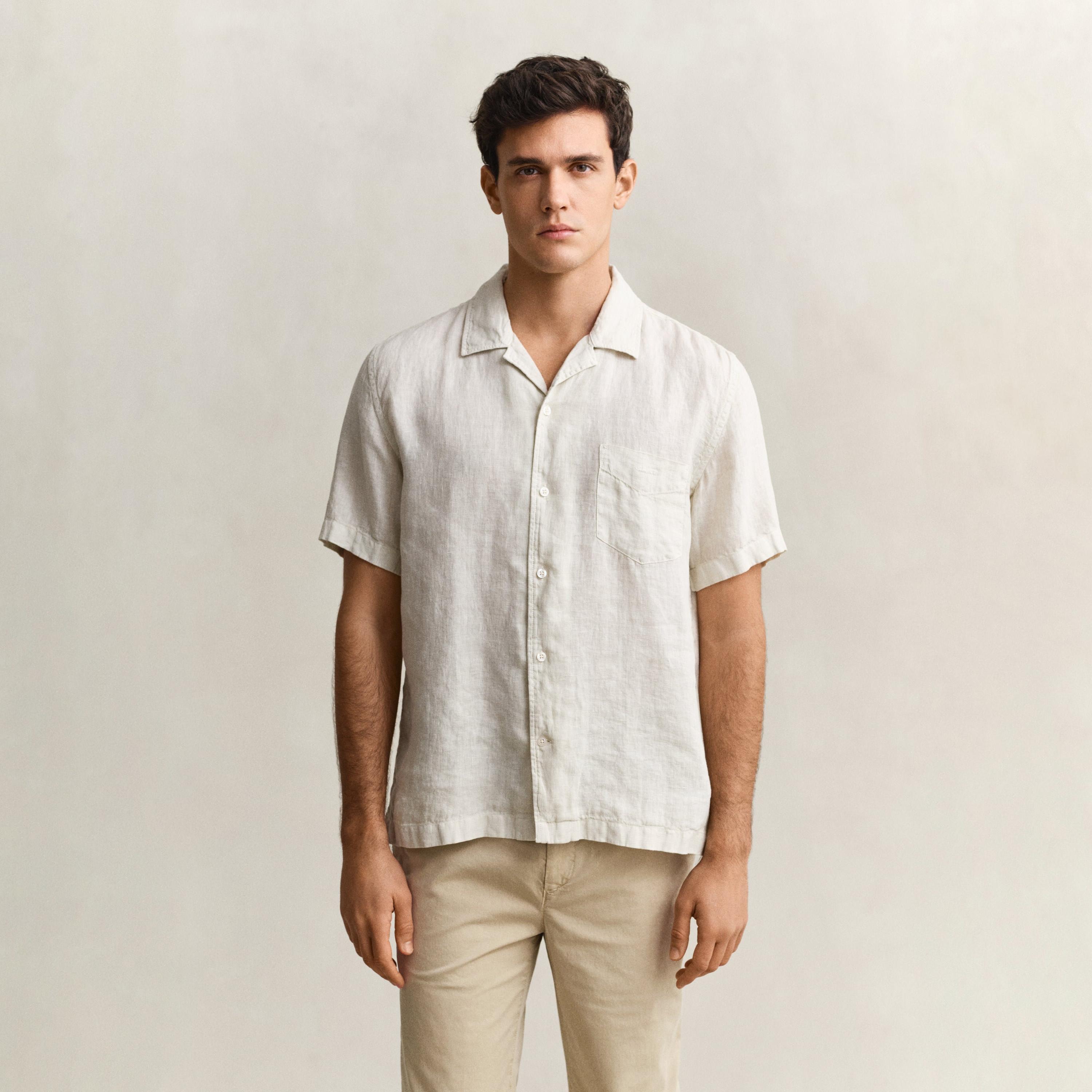 قميص كتان رجالي بأكمام قصيرة وقصة "ريجيولار فيت" سادة وياقة "ريزورت" من جانت-men-clothing-shirts-image-1