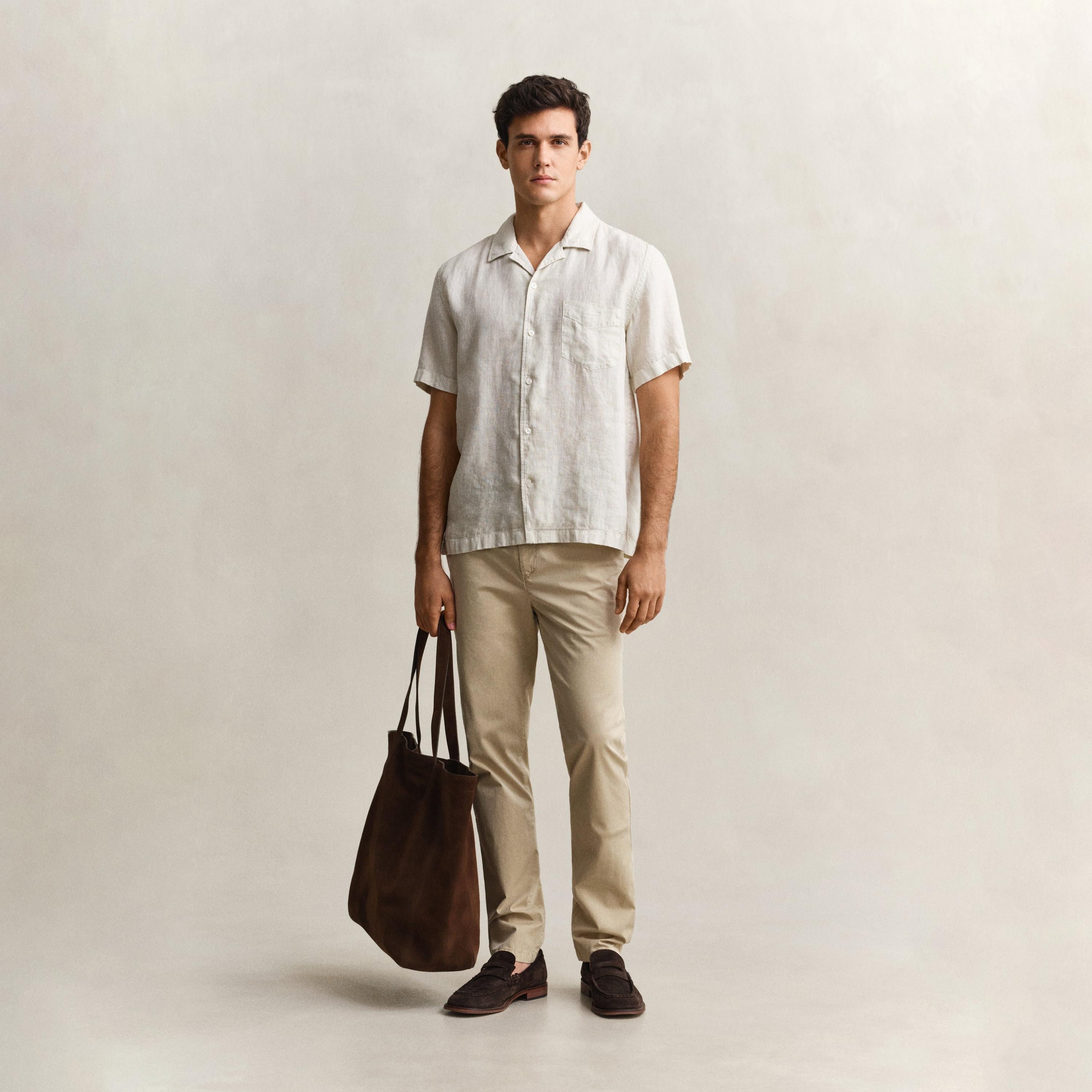 قميص كتان رجالي بأكمام قصيرة وقصة "ريجيولار فيت" سادة وياقة "ريزورت" من جانت-men-clothing-shirts-image-3