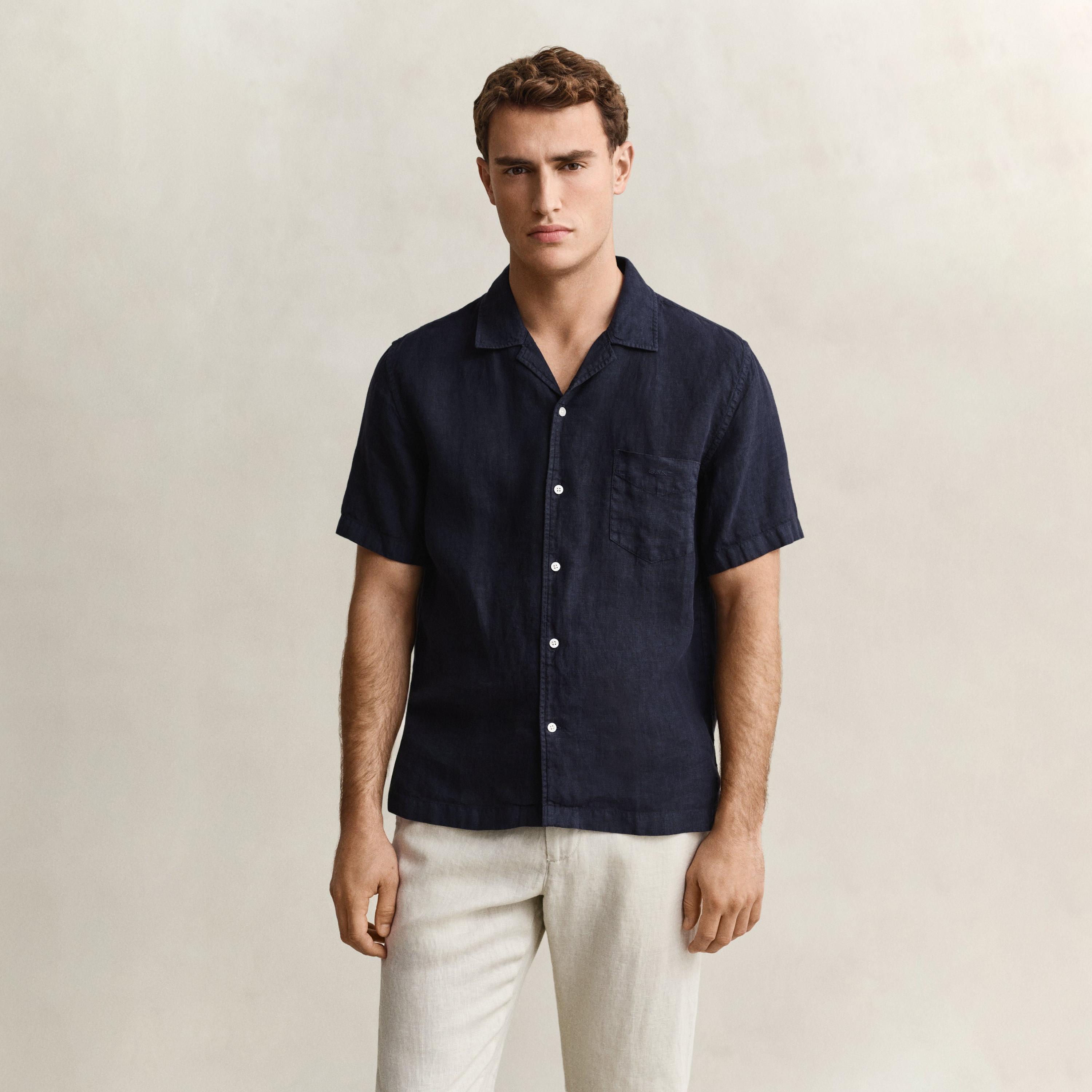 قميص كتان رجالي بأكمام قصيرة وقصة "ريجيولار فيت" سادة وياقة "ريزورت" من جانت-men-clothing-shirts-image-7