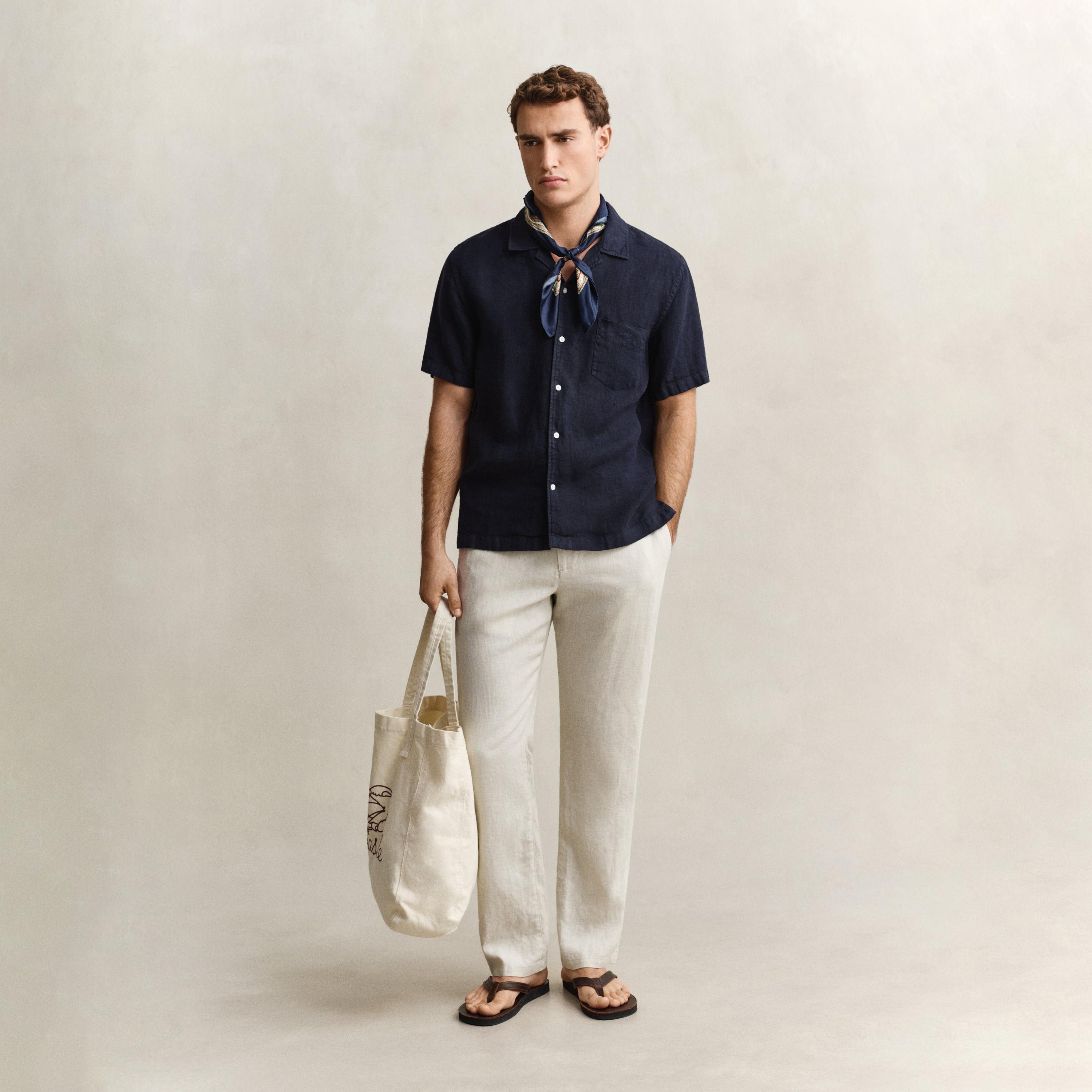 قميص كتان رجالي بأكمام قصيرة وقصة "ريجيولار فيت" سادة وياقة "ريزورت" من جانت-men-clothing-shirts-image-9
