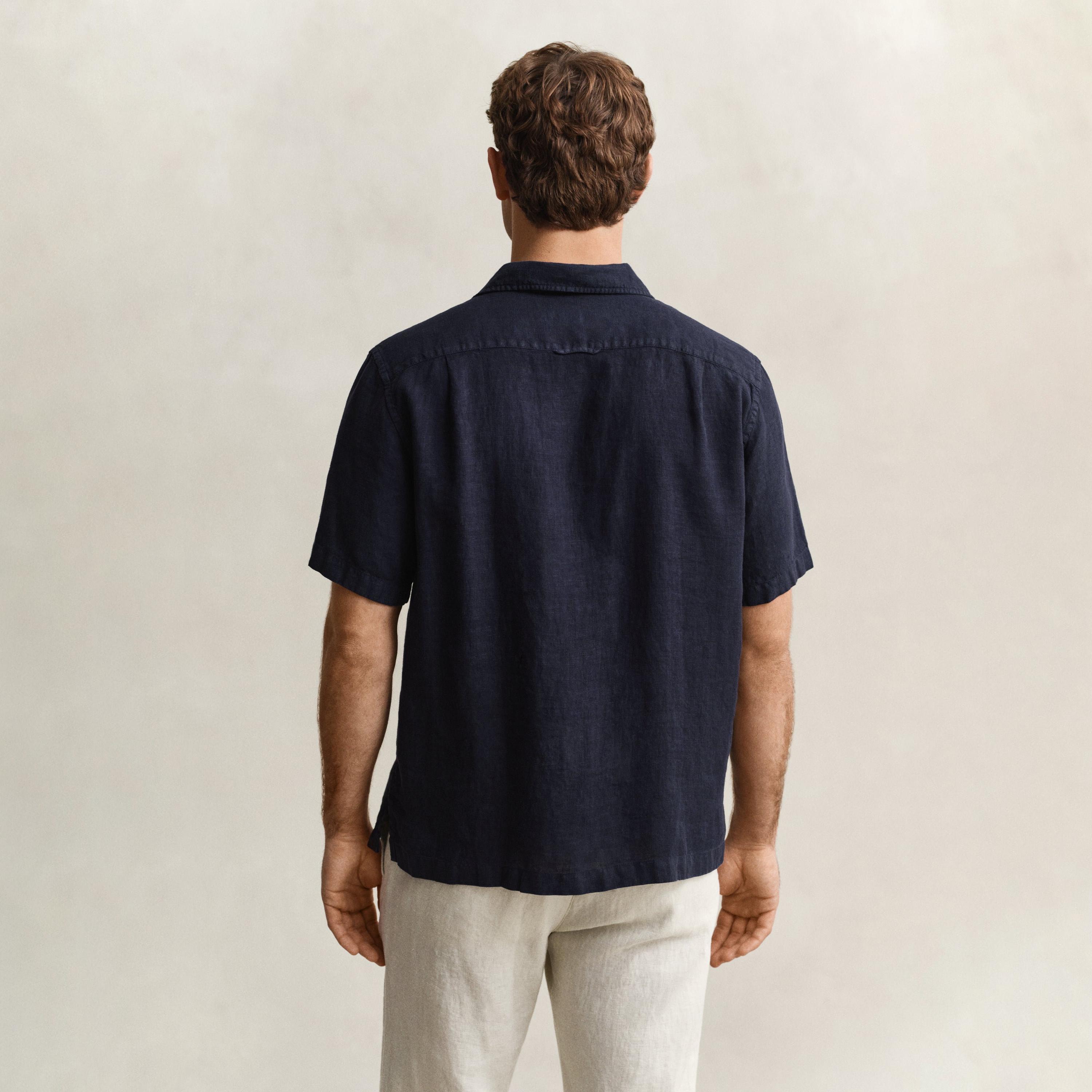 قميص كتان رجالي بأكمام قصيرة وقصة "ريجيولار فيت" سادة وياقة "ريزورت" من جانت-men-clothing-shirts-image-10