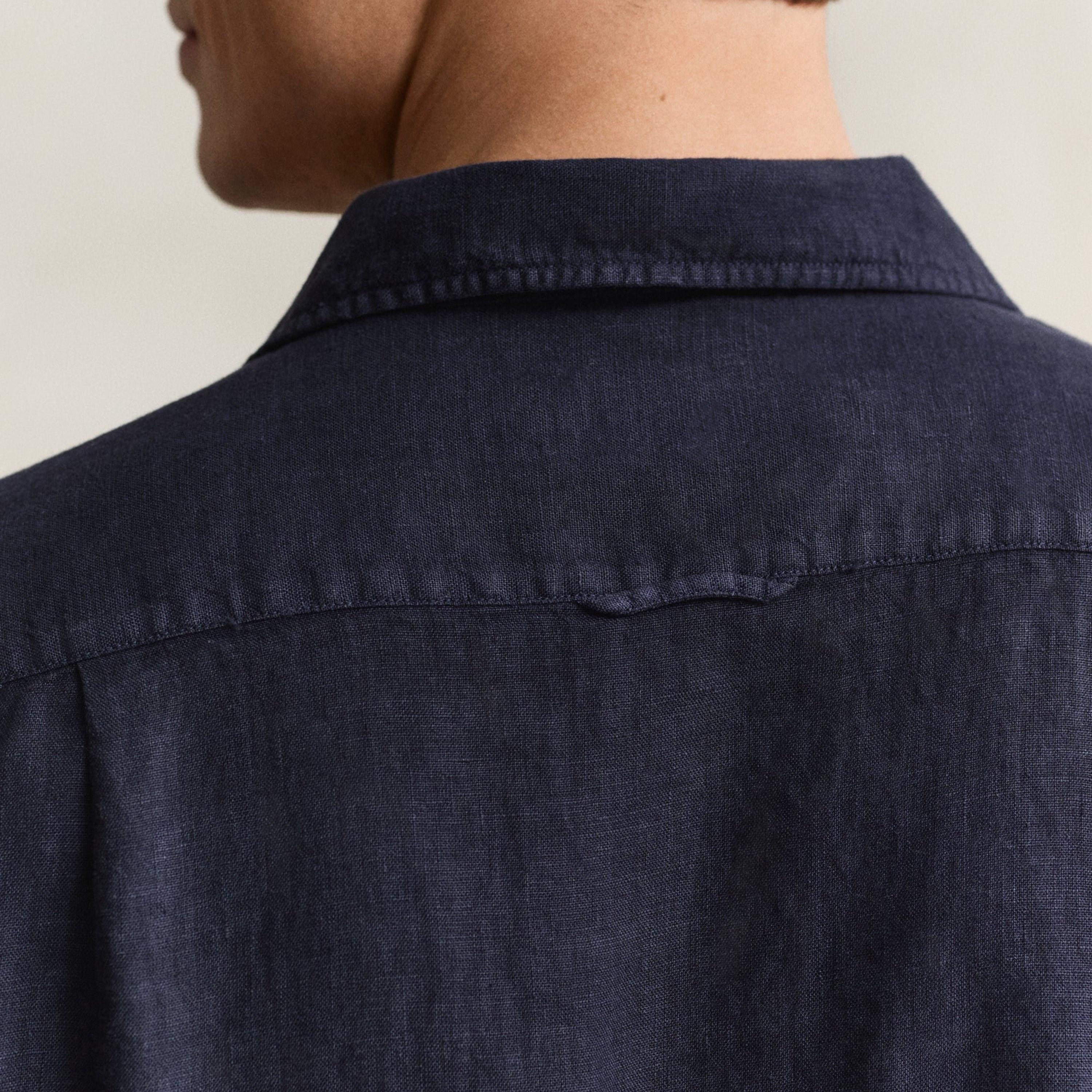 قميص كتان رجالي بأكمام قصيرة وقصة "ريجيولار فيت" سادة وياقة "ريزورت" من جانت-men-clothing-shirts-image-12