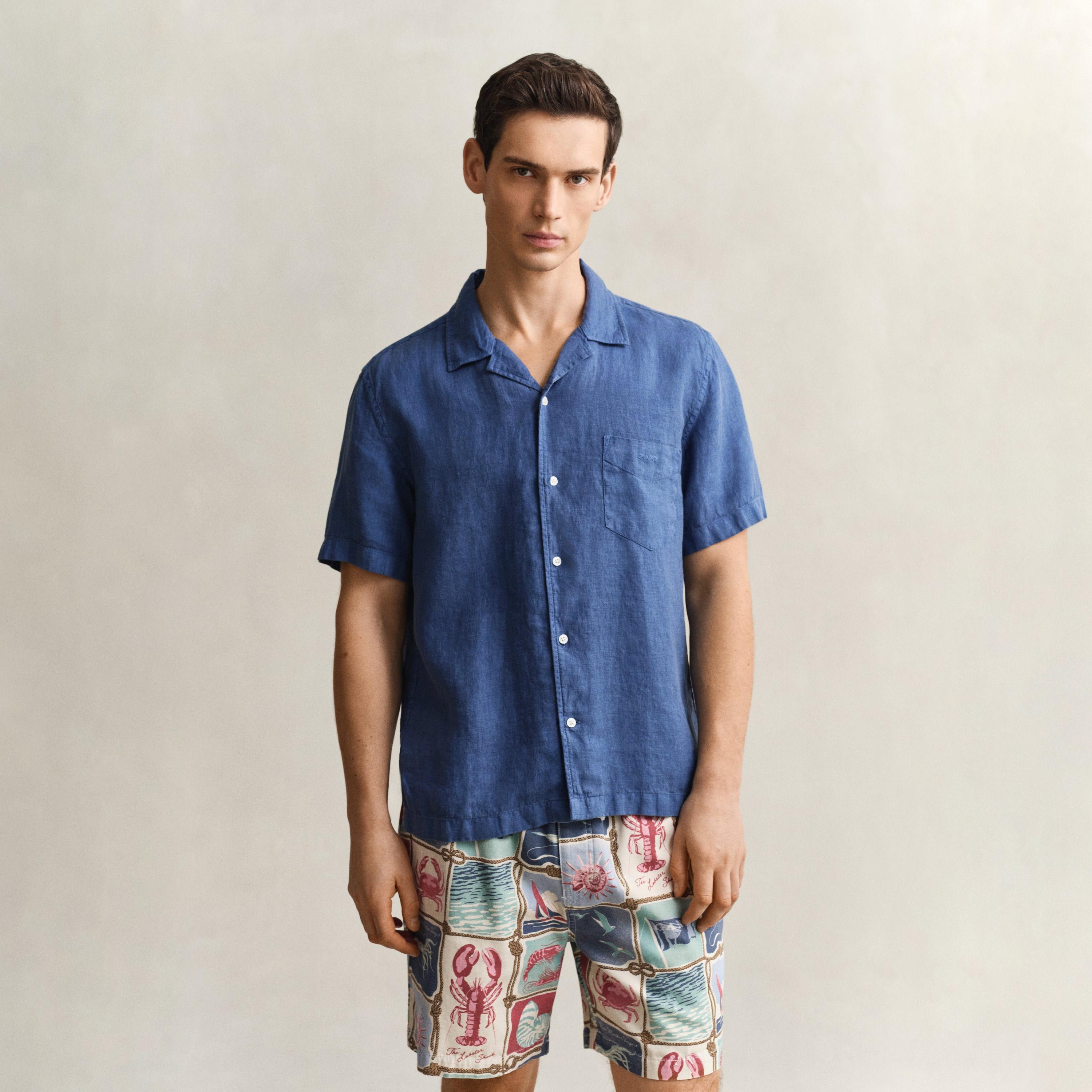 قميص كتان رجالي بأكمام قصيرة وقصة "ريجيولار فيت" سادة وياقة "ريزورت" من جانت-men-clothing-shirts-image-13
