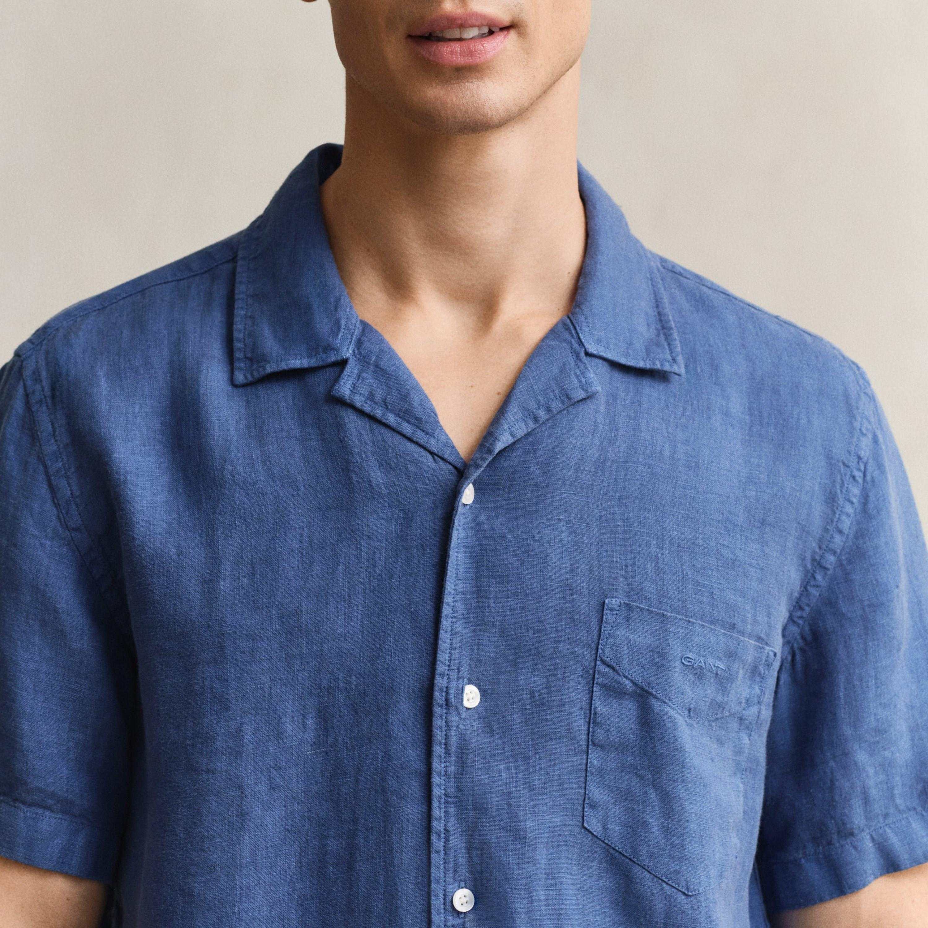 قميص كتان رجالي بأكمام قصيرة وقصة "ريجيولار فيت" سادة وياقة "ريزورت" من جانت-men-clothing-shirts-image-14