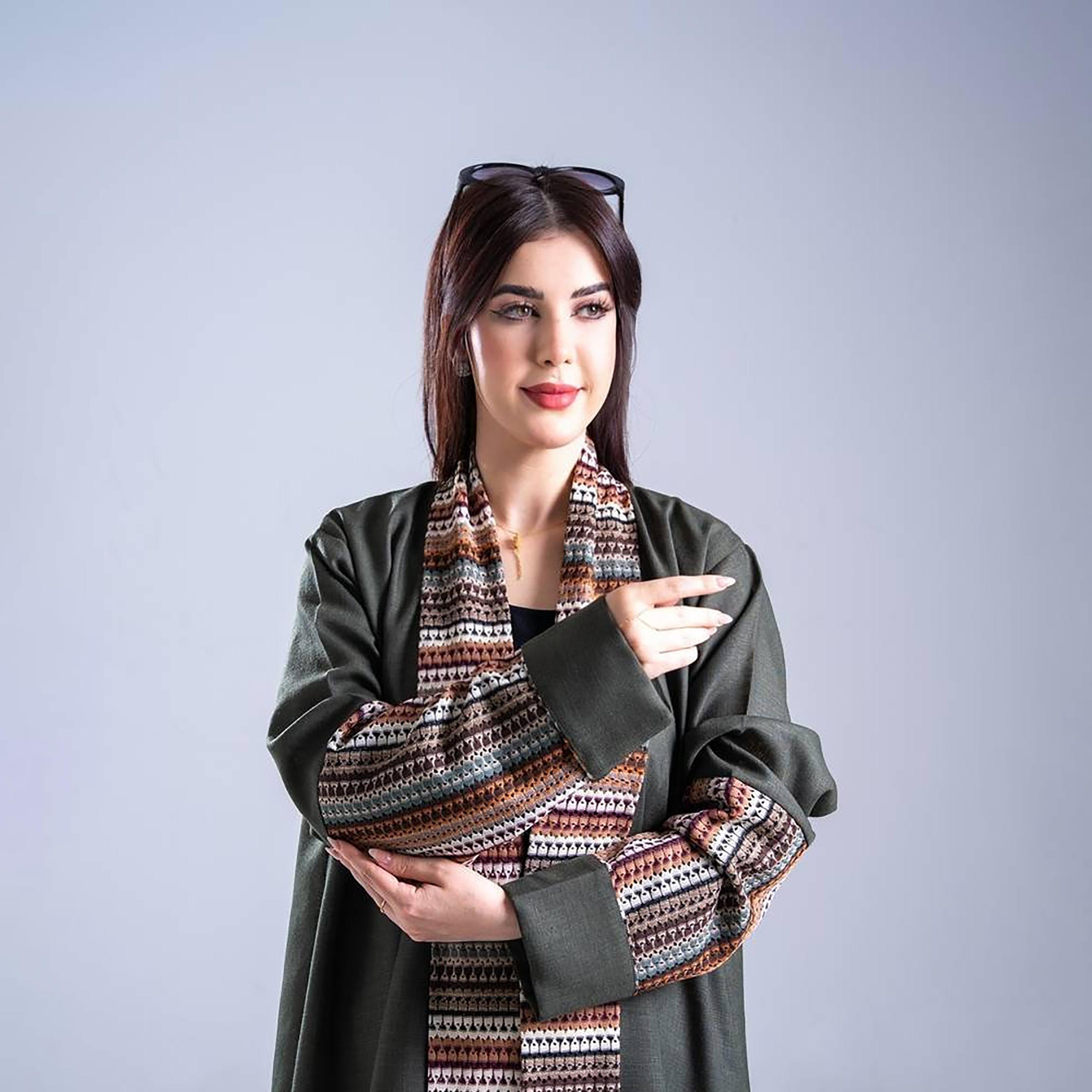 Elegant Hijab Chevron Panel Trim Dual Tone Sleeves Crepe Women's Half Cloche Abaya with Hijab-women-arabicclothing-abayas-image-2