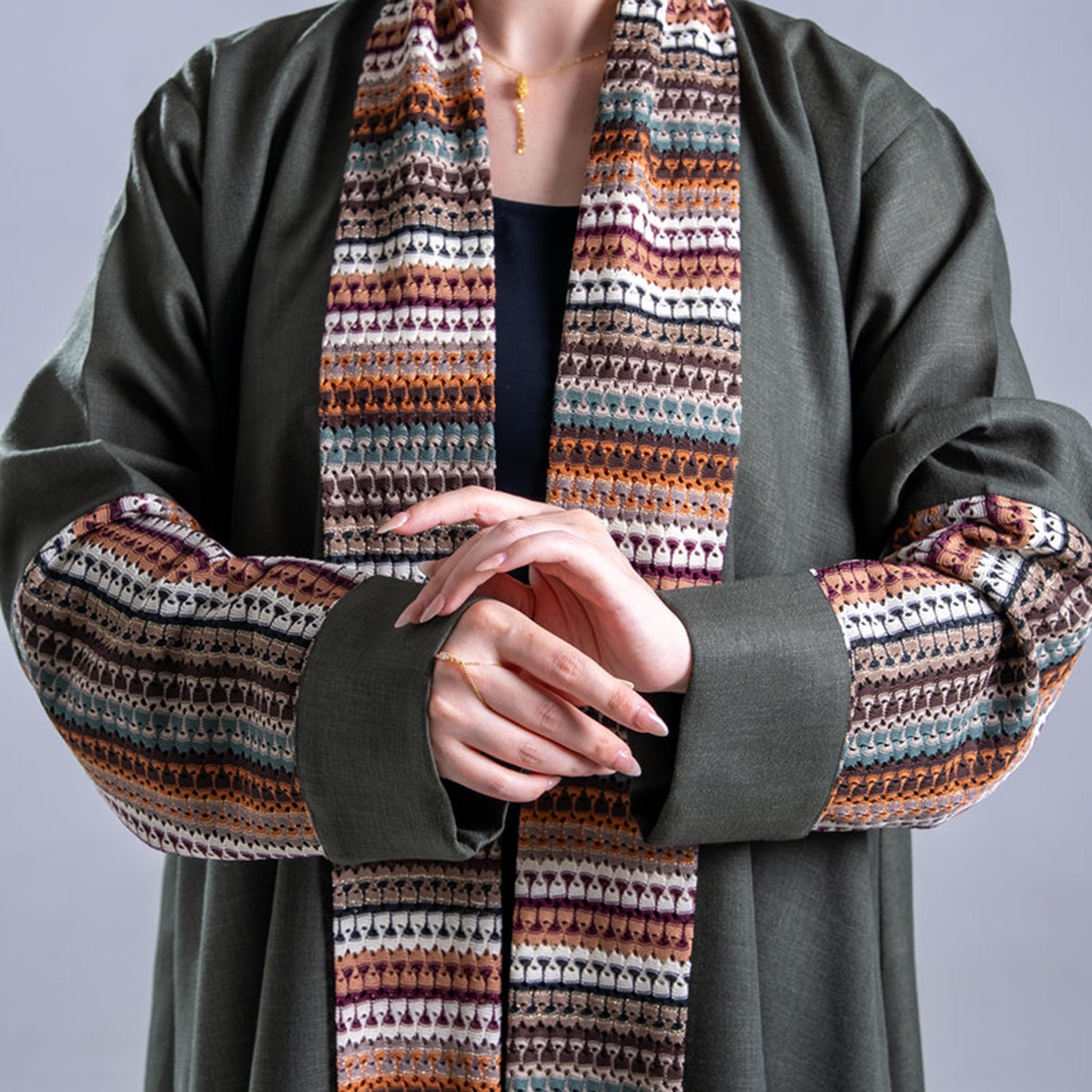 Elegant Hijab Chevron Panel Trim Dual Tone Sleeves Crepe Women's Half Cloche Abaya with Hijab-women-arabicclothing-abayas-image-3