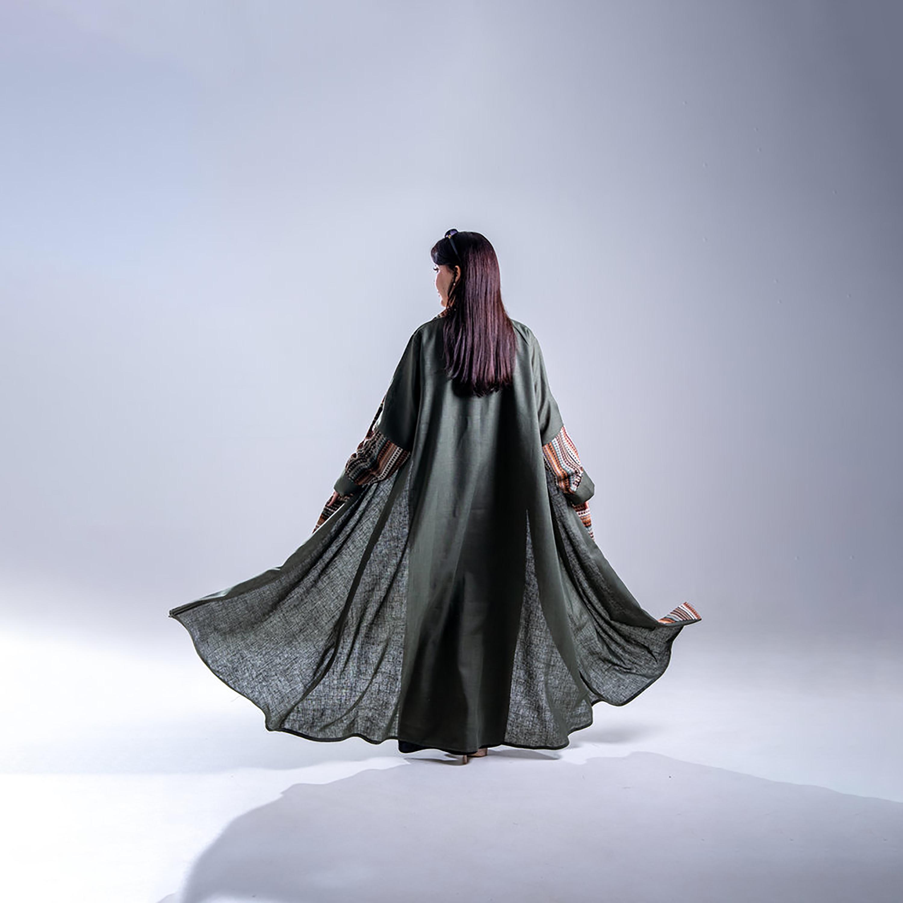 Elegant Hijab Chevron Panel Trim Dual Tone Sleeves Crepe Women's Half Cloche Abaya with Hijab-women-arabicclothing-abayas-image-5