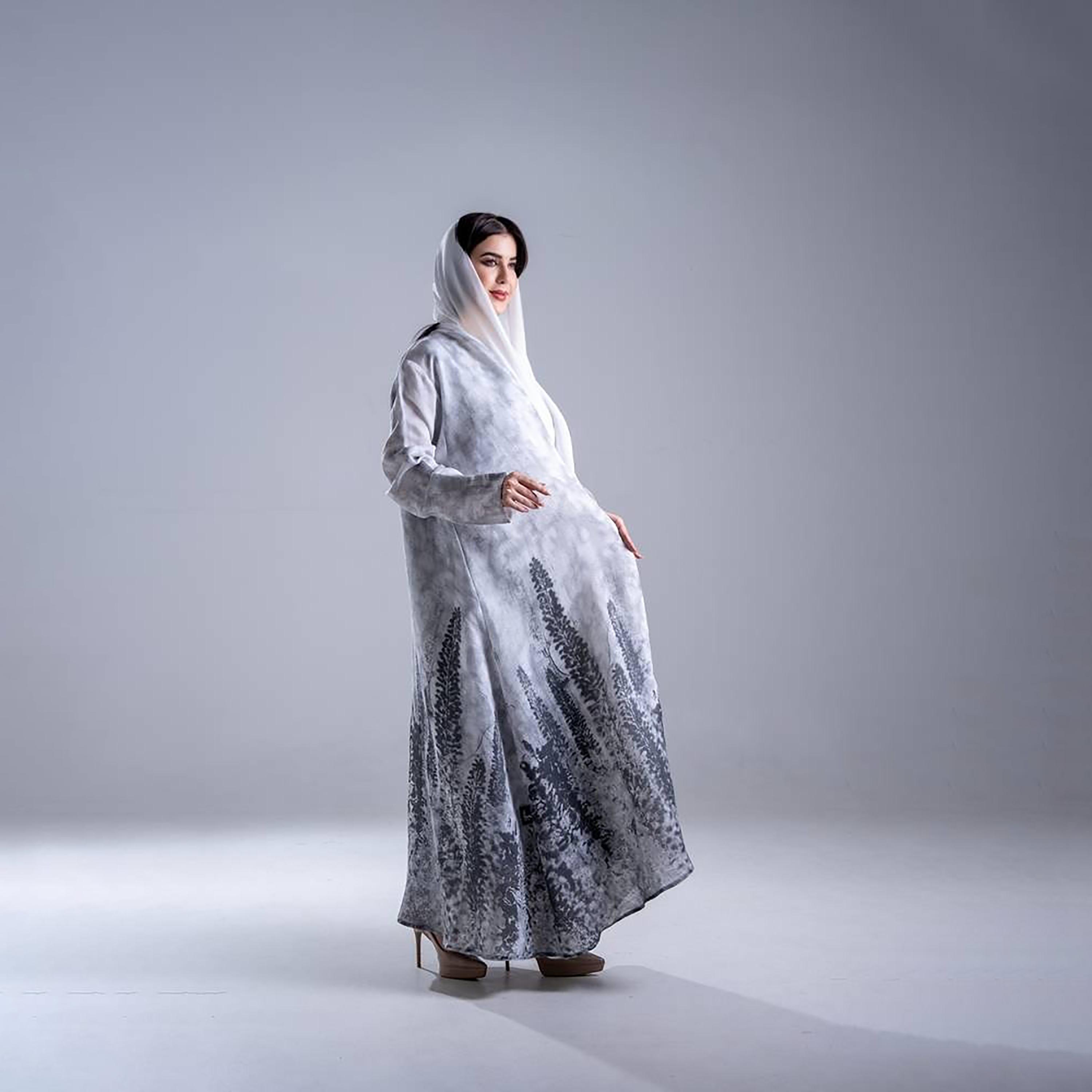عباية كريب نسائية بقصة نصف كلوش واسعة بطبعة تجريدية مع حجاب من إليجانت حجاب-women-arabicclothing-abayas-image-4