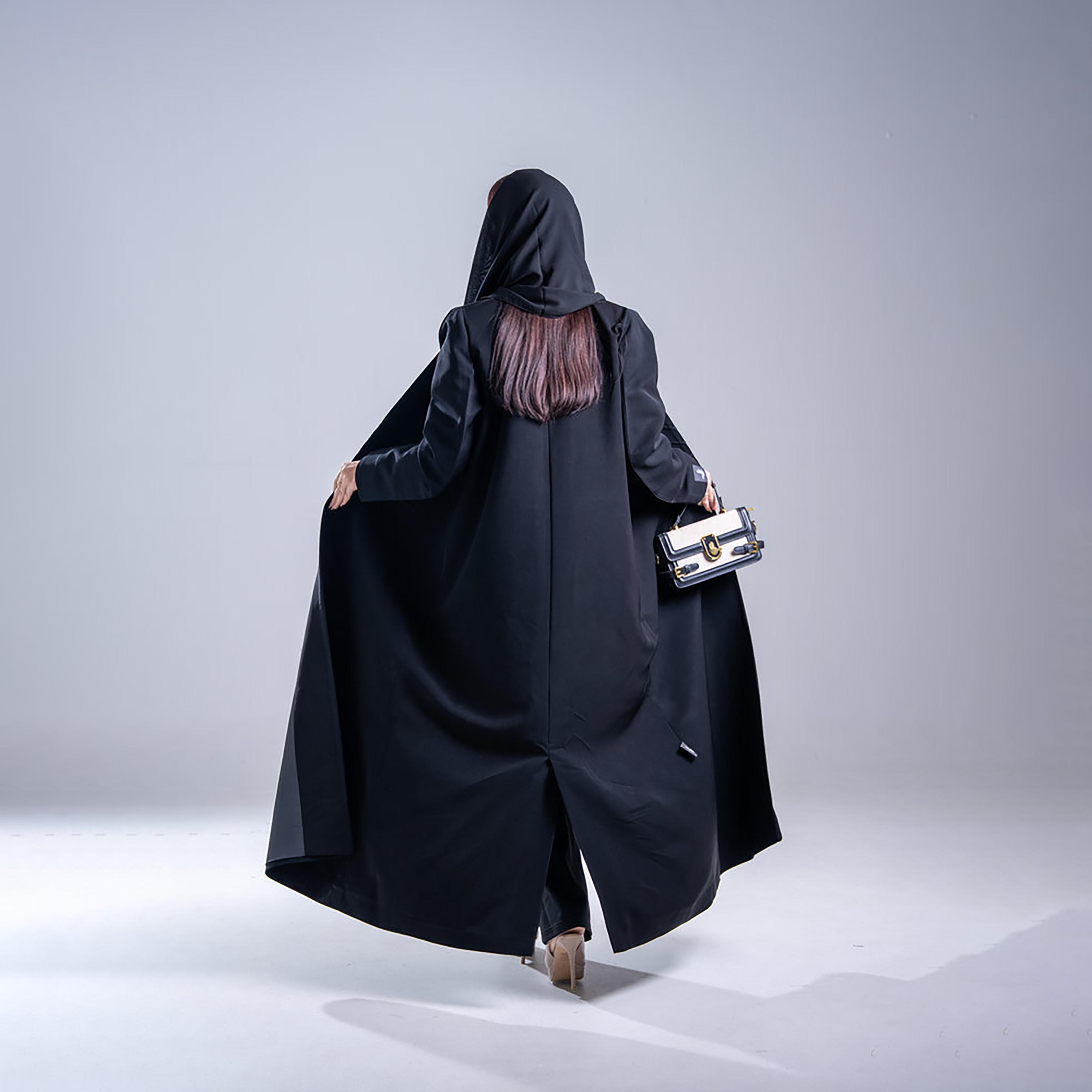 عباية كريب نسائية بقصة نصف كلوش مع تفاصيل خياطة بارزة وحجاب من إليجانت حجاب-women-arabicclothing-abayas-image-5