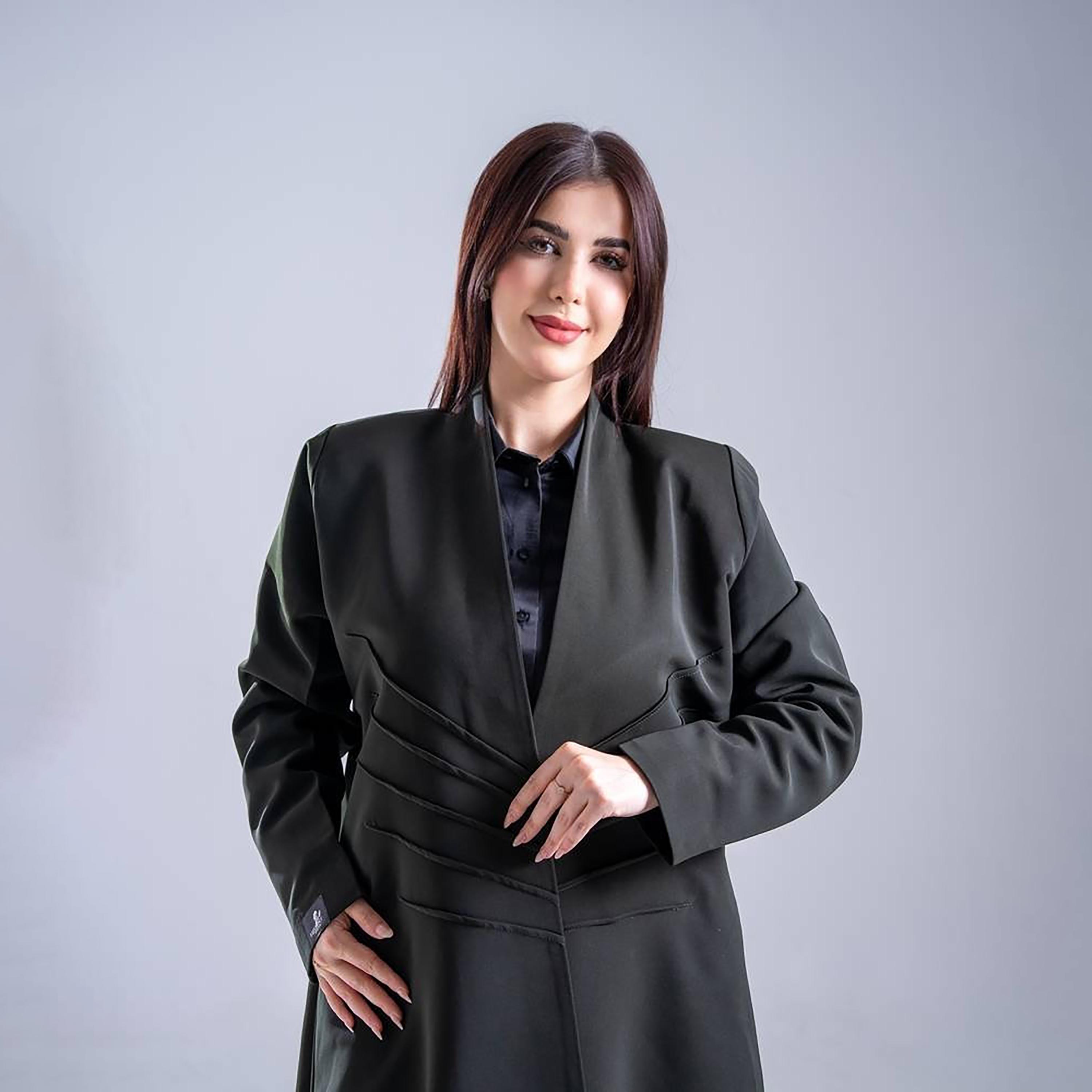 عباية كريب نسائية بقصة نصف كلوش مع تفاصيل خياطة بارزة وحجاب من إليجانت حجاب-women-arabicclothing-abayas-image-2