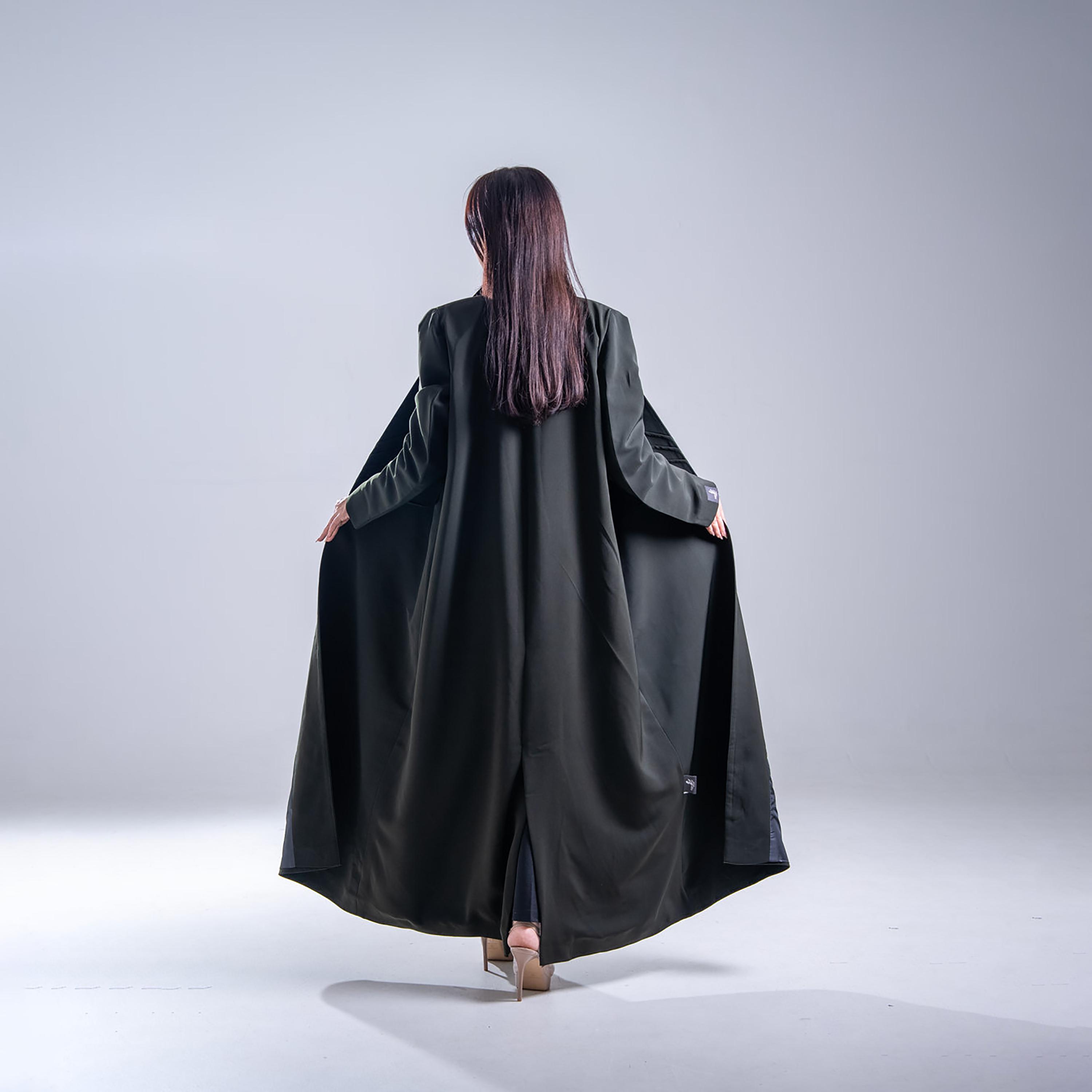 عباية كريب نسائية بقصة نصف كلوش مع تفاصيل خياطة بارزة وحجاب من إليجانت حجاب-women-arabicclothing-abayas-image-5