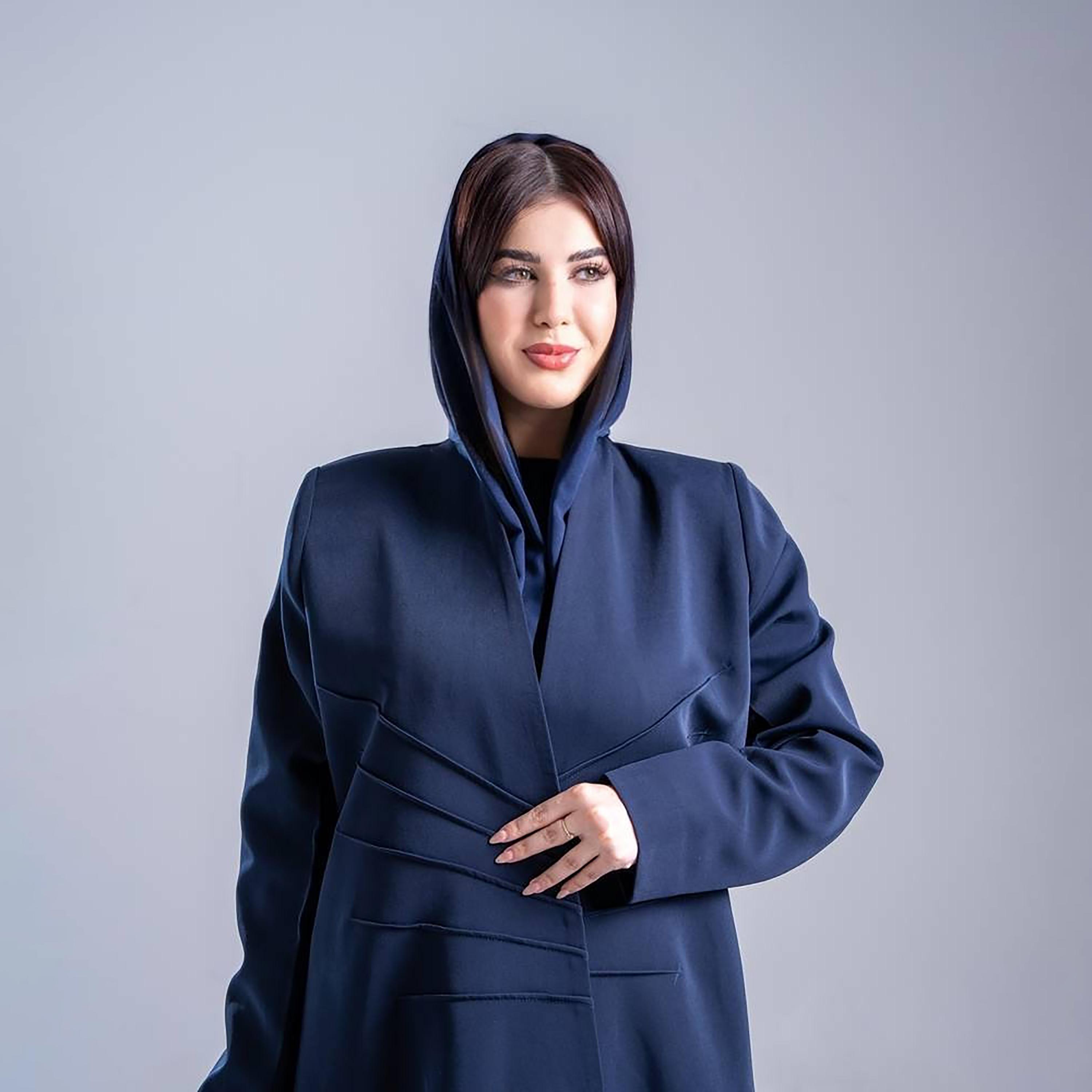 عباية كريب نسائية بقصة نصف كلوش مع تفاصيل خياطة بارزة وحجاب من إليجانت حجاب-women-arabicclothing-abayas-image-2