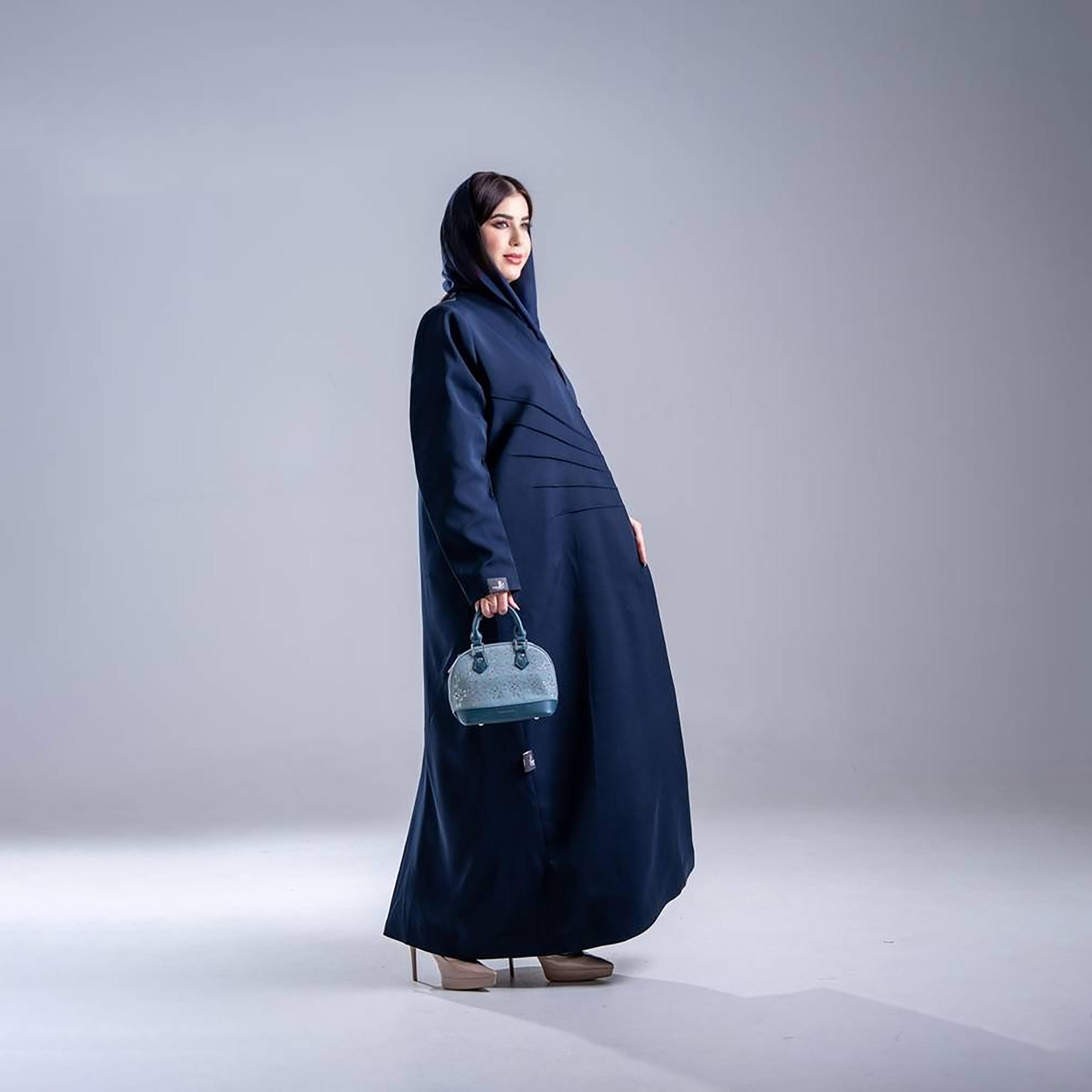 عباية كريب نسائية بقصة نصف كلوش مع تفاصيل خياطة بارزة وحجاب من إليجانت حجاب-women-arabicclothing-abayas-image-4