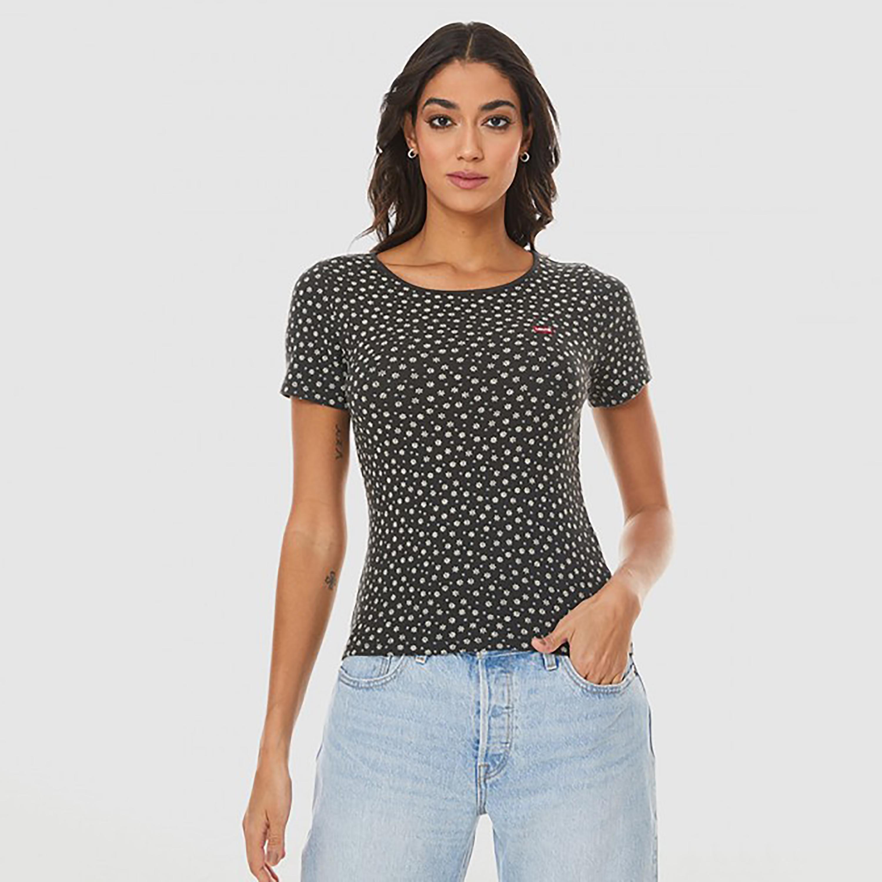 تي شيرت من ليفايز بأكمام قصيرة و ياقة دائرية مزينة بالزهور-women-clothing-tshirts-image-1