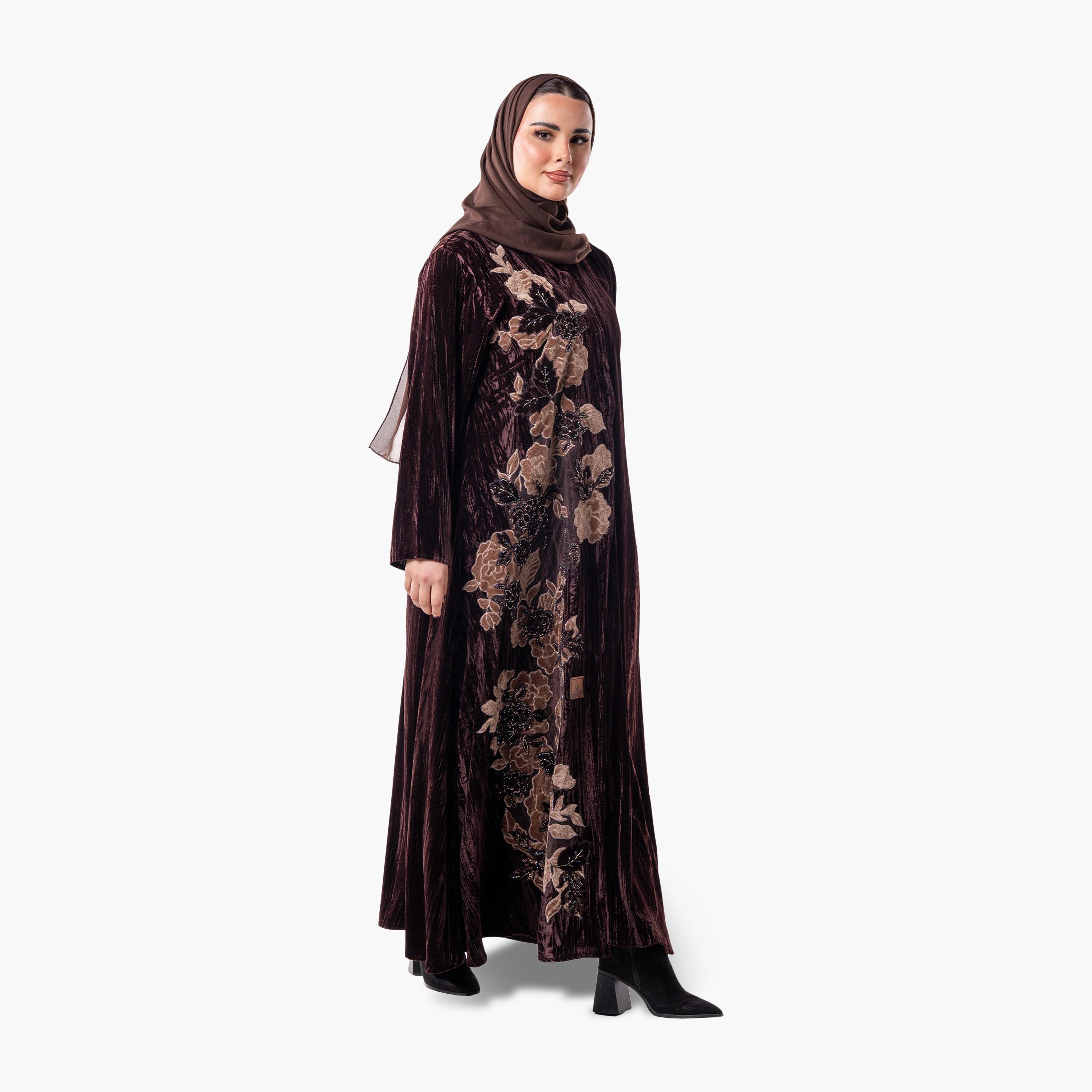 عباية سهرة نسائية مخملية بقصة واسعة ومطرزة بالزهور مع حجاب من زاهية - بني-women-arabicclothing-abayas-image-2