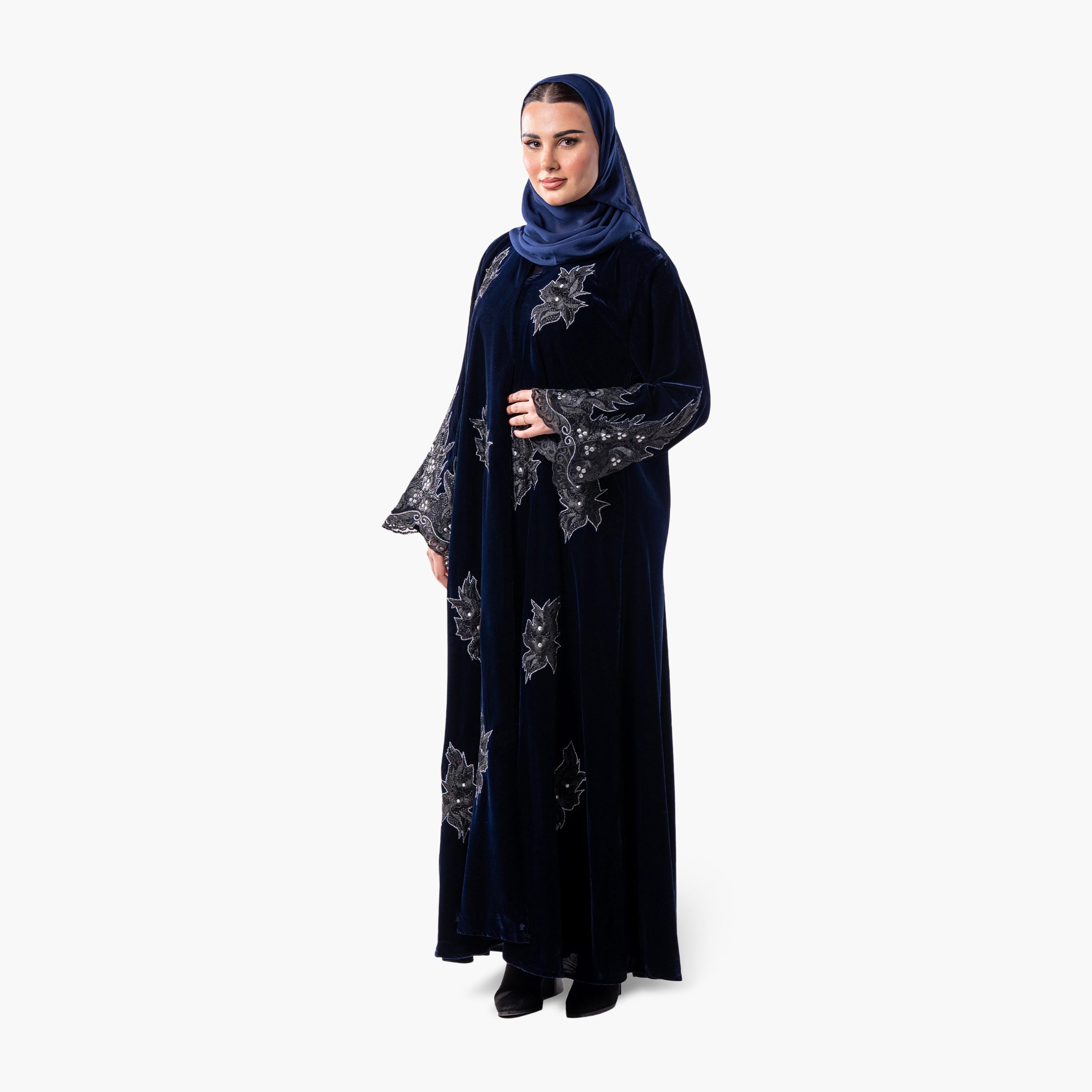 عباية سهرة نسائية مخملية بأكمام واسعة ومطرزة مع حجاب من زاهية-women-arabicclothing-abayas-image-3