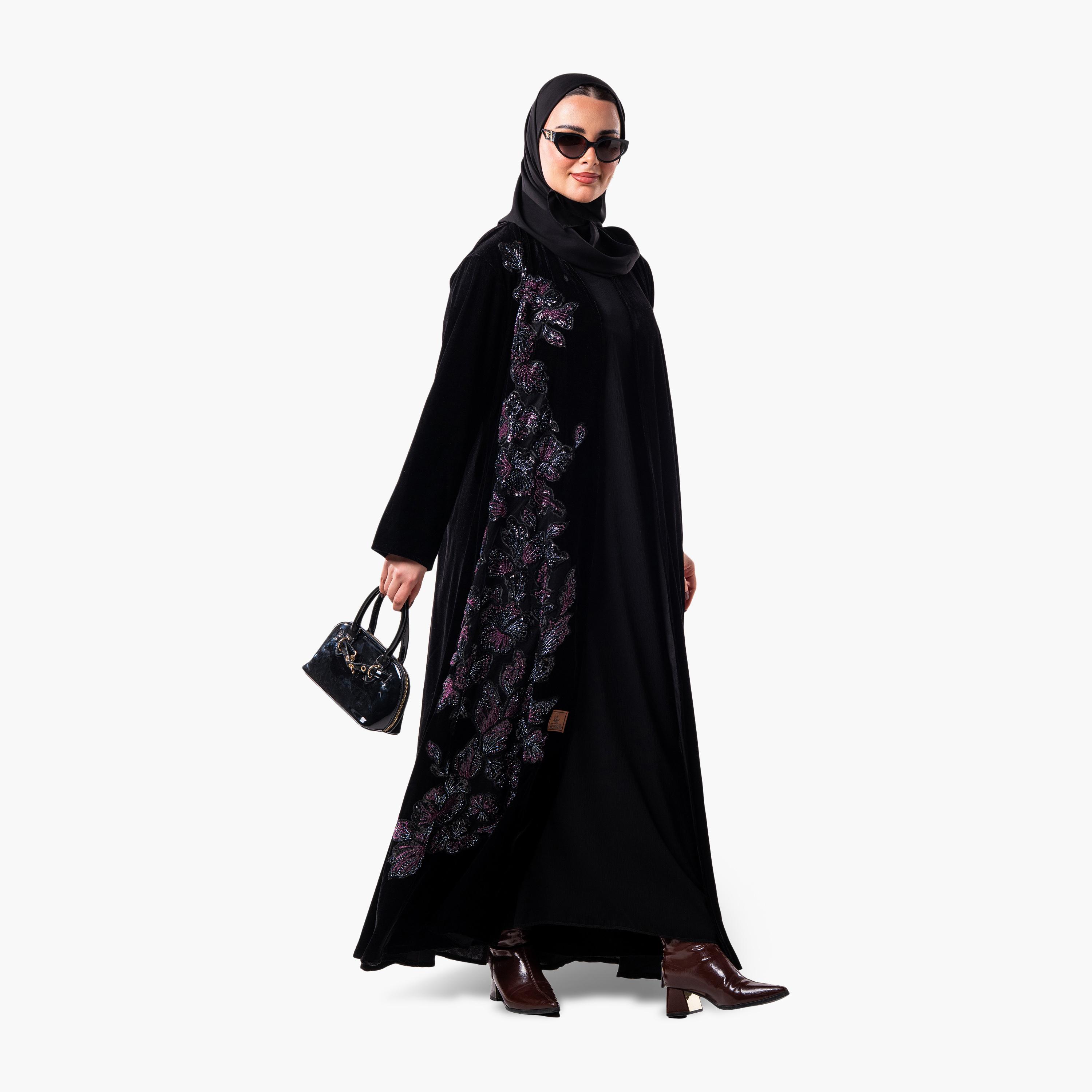 عباية سهرة نسائية مخملية بقصة واسعة بنقشة زهور ومزينة بالخرز مع حجاب من زاهية - أسود-women-arabicclothing-abayas-image-3