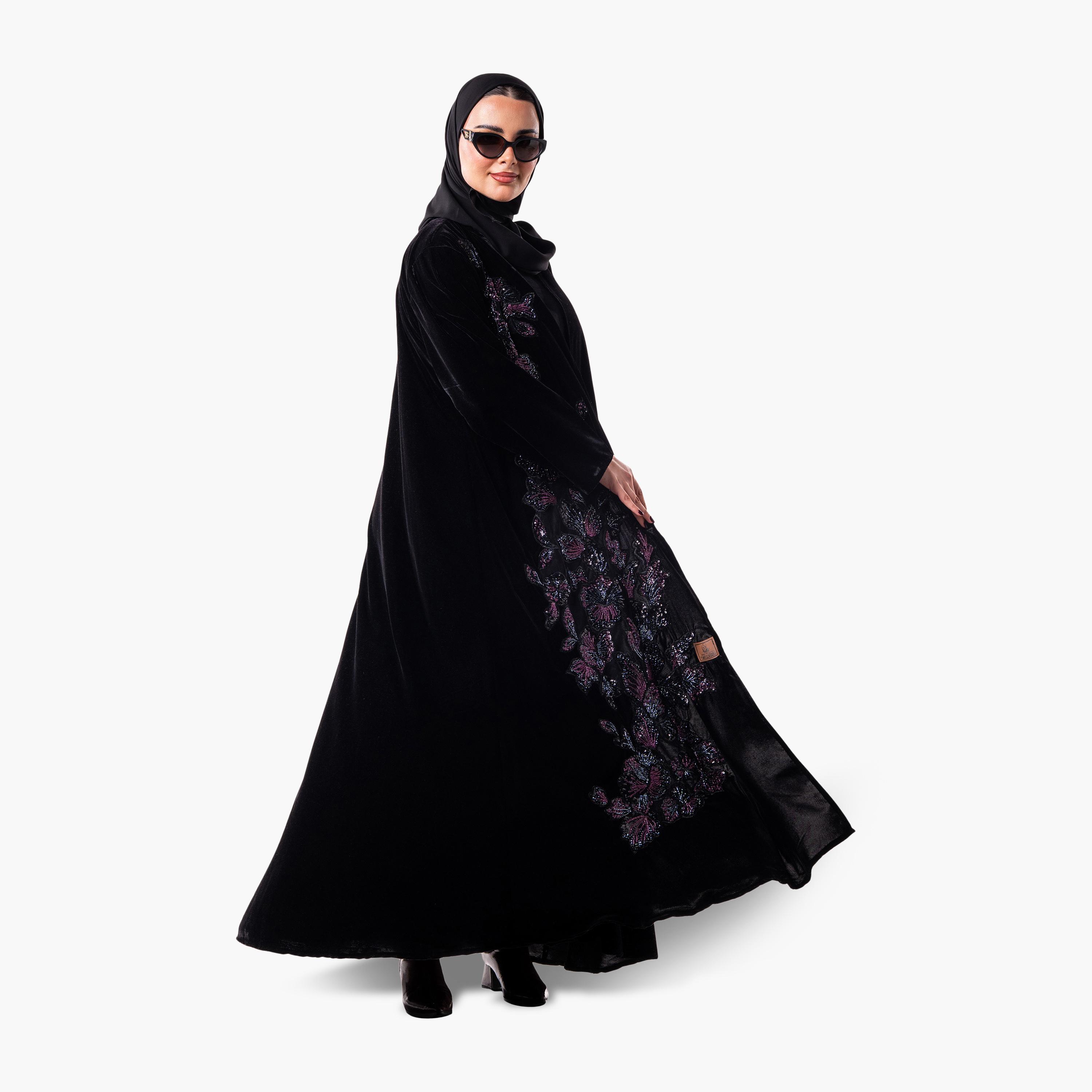 عباية سهرة نسائية مخملية بقصة واسعة بنقشة زهور ومزينة بالخرز مع حجاب من زاهية - أسود-women-arabicclothing-abayas-image-4