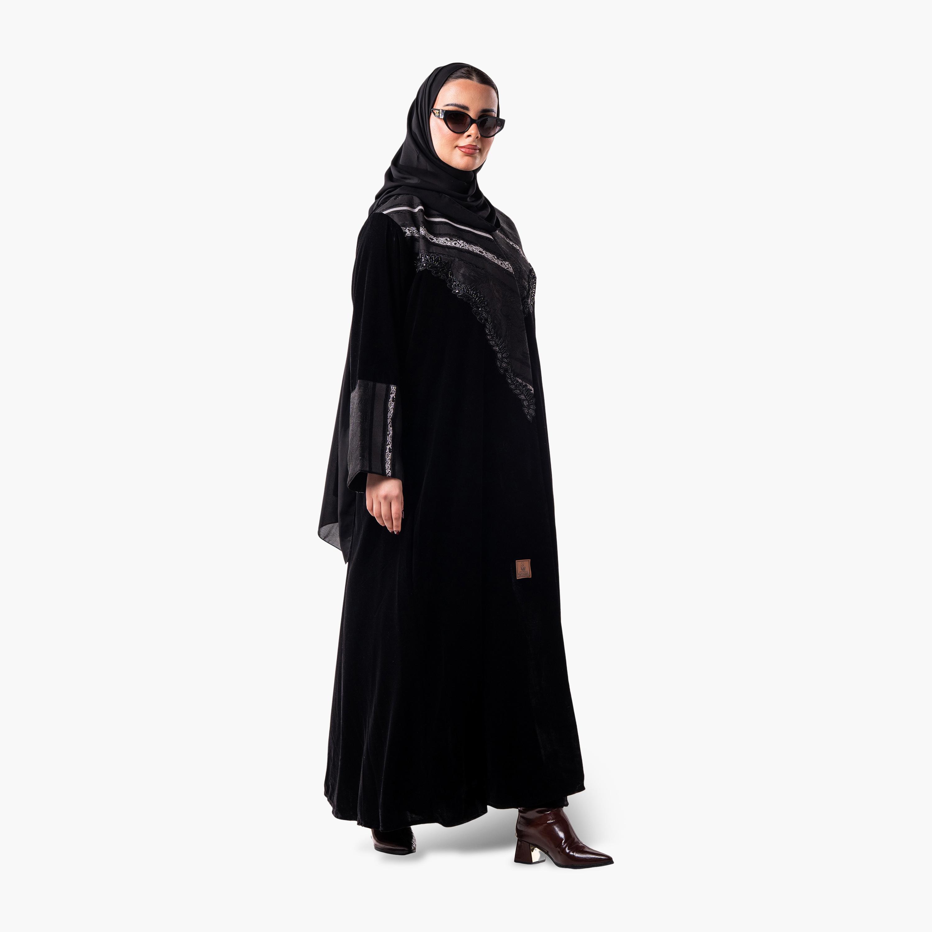 عباية نسائية مطرزة ومزينة بالخرز مع أكمام بلونين وحجاب من زاهية - أسود-women-arabicclothing-abayas-image-4