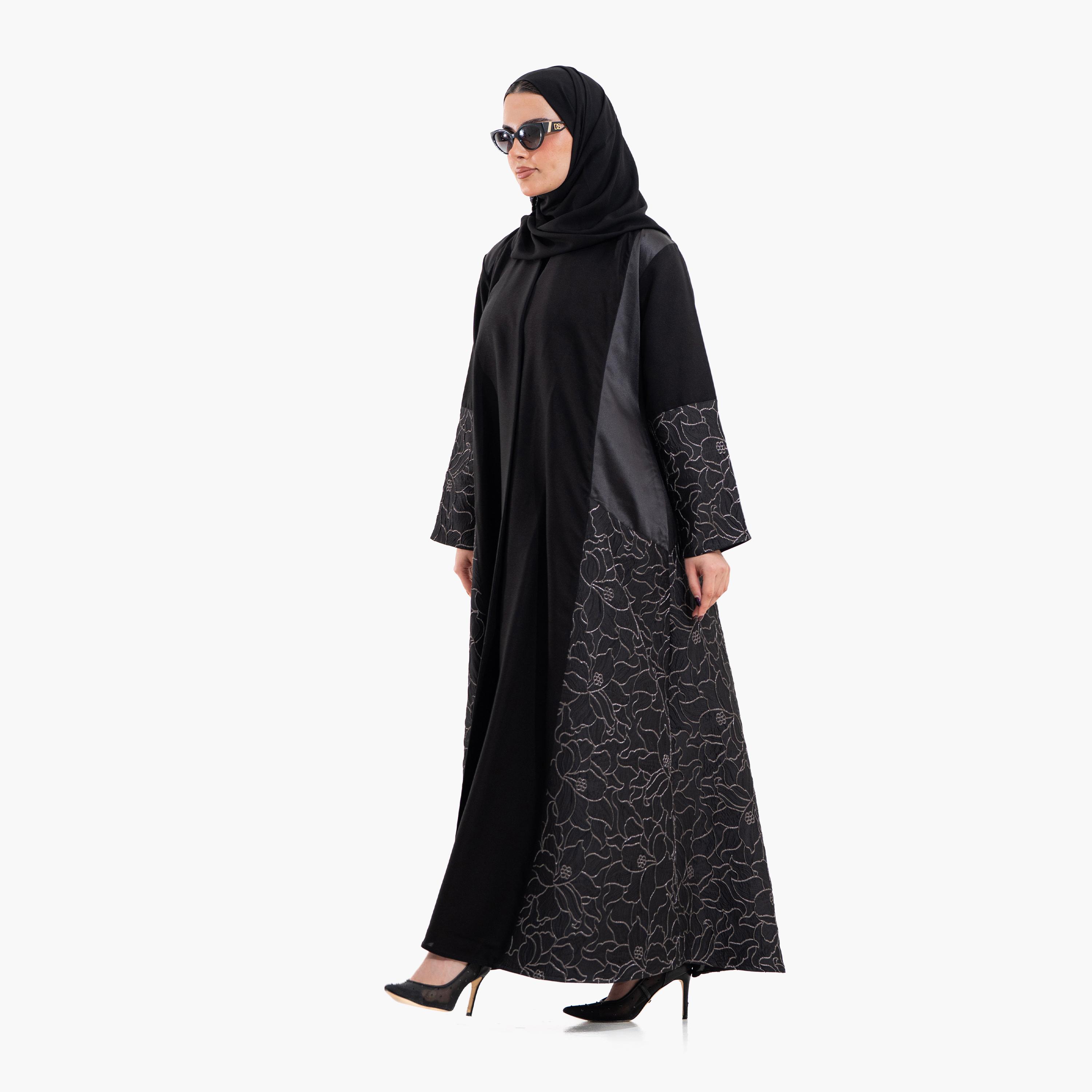 عباية سهرة نسائية بأكمام "وايد كف" بتصميم "ديوال توند" وقماش "فلورال تيكستشرد" مع حجاب - أسود من زاهية-women-arabicclothing-abayas-image-5