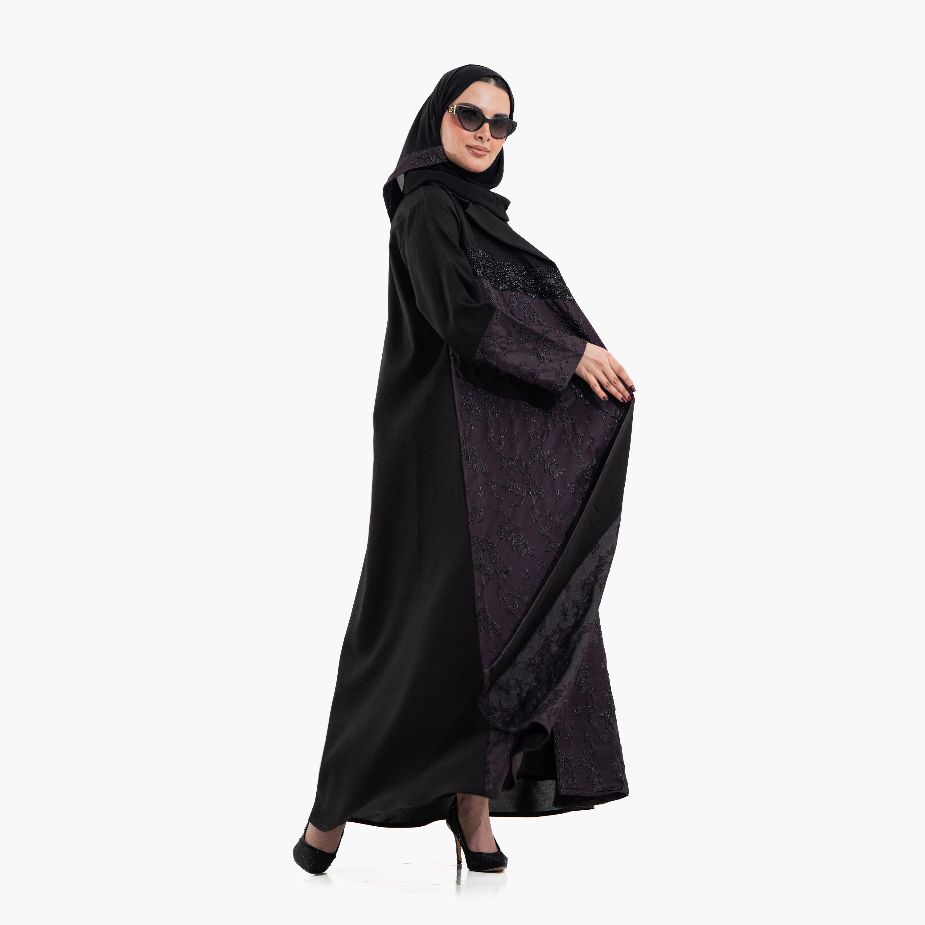 عباية سهرة نسائية بياقة "لابل ديوال توند" وأساور "كونتراست" مطرزة مع حجاب - أسود من زاهية-women-arabicclothing-abayas-image-3