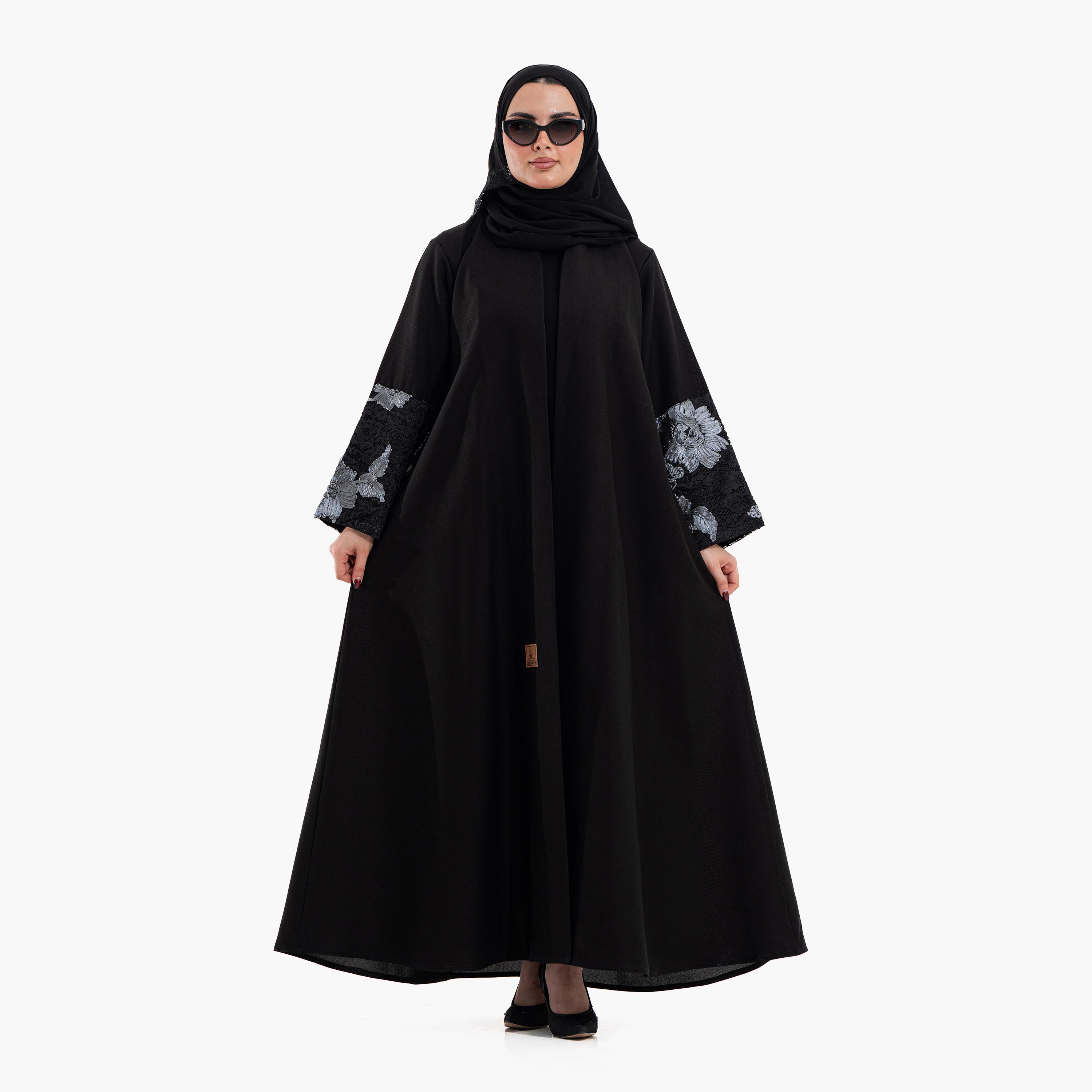 عباية سهرة نسائية بأكمام "وايد" وتفاصيل "فلورال ليس" مع حجاب - أسود من زاهية-women-arabicclothing-abayas-image-1