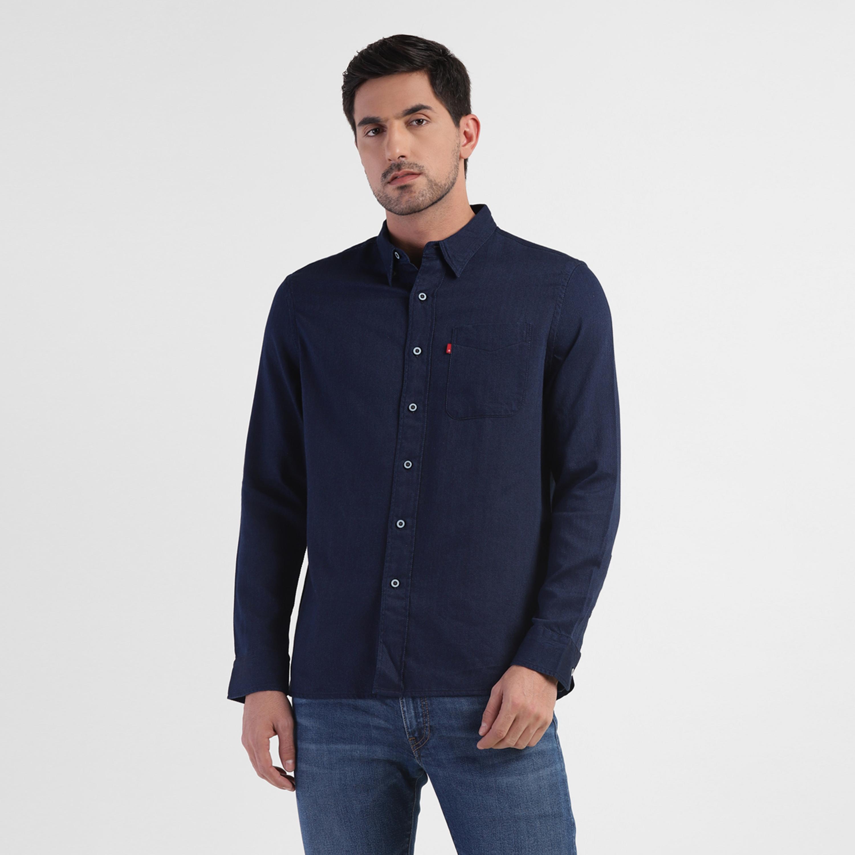 قميص من ليفايز سادة بياقة وأكمام طويلة مع جيب باتش-men-clothing-shirts-image-1