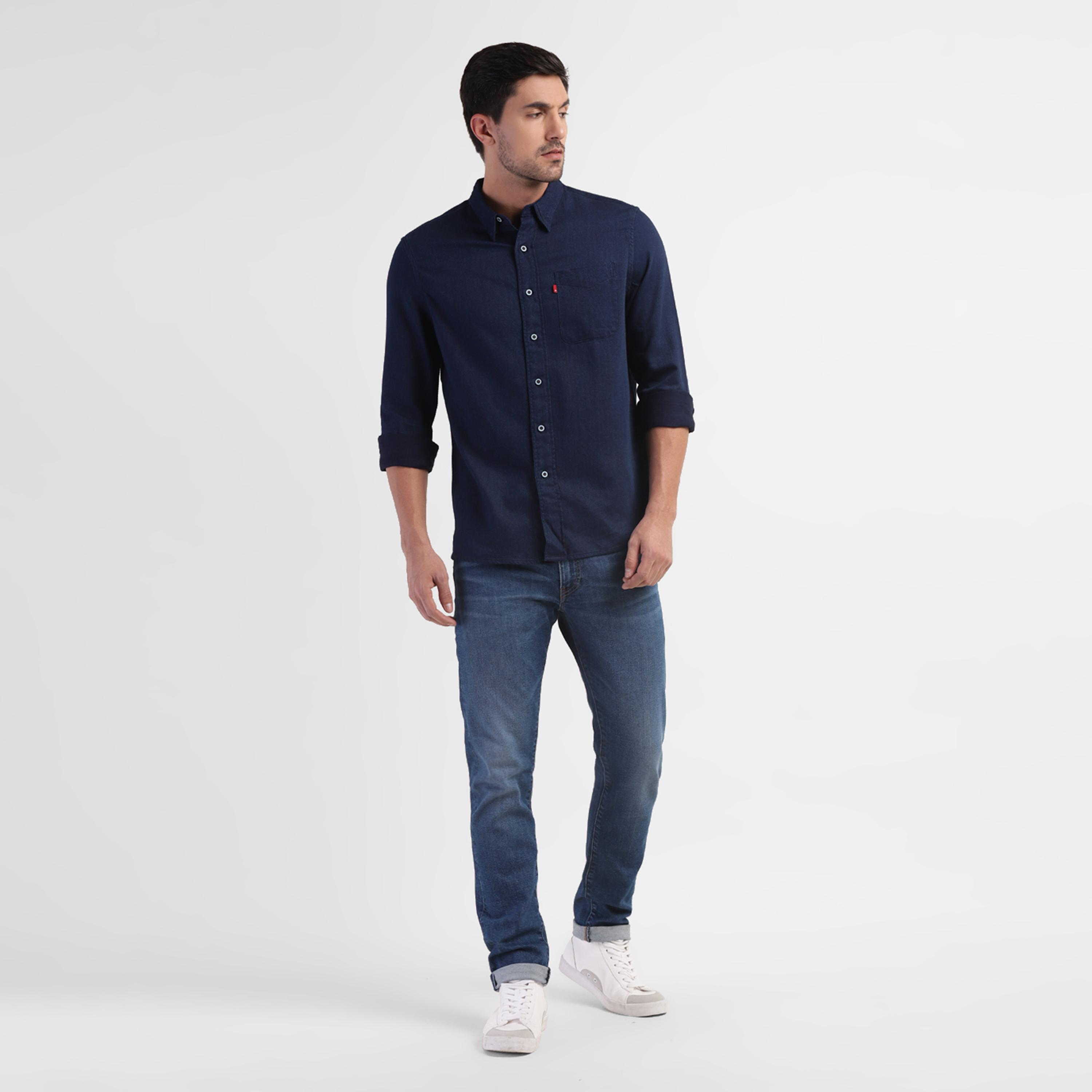 قميص من ليفايز سادة بياقة وأكمام طويلة مع جيب باتش-men-clothing-shirts-image-5