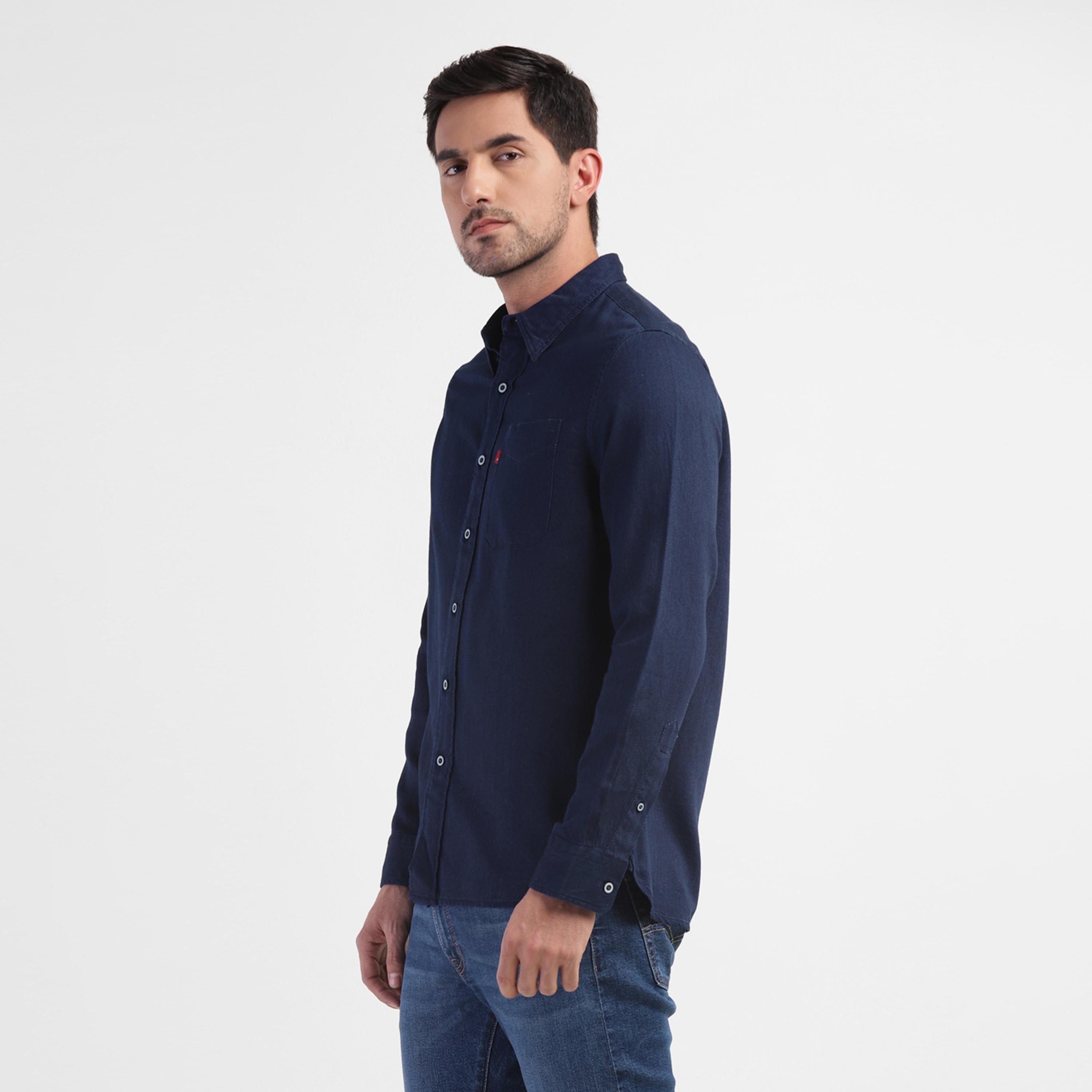 قميص من ليفايز سادة بياقة وأكمام طويلة مع جيب باتش-men-clothing-shirts-image-6