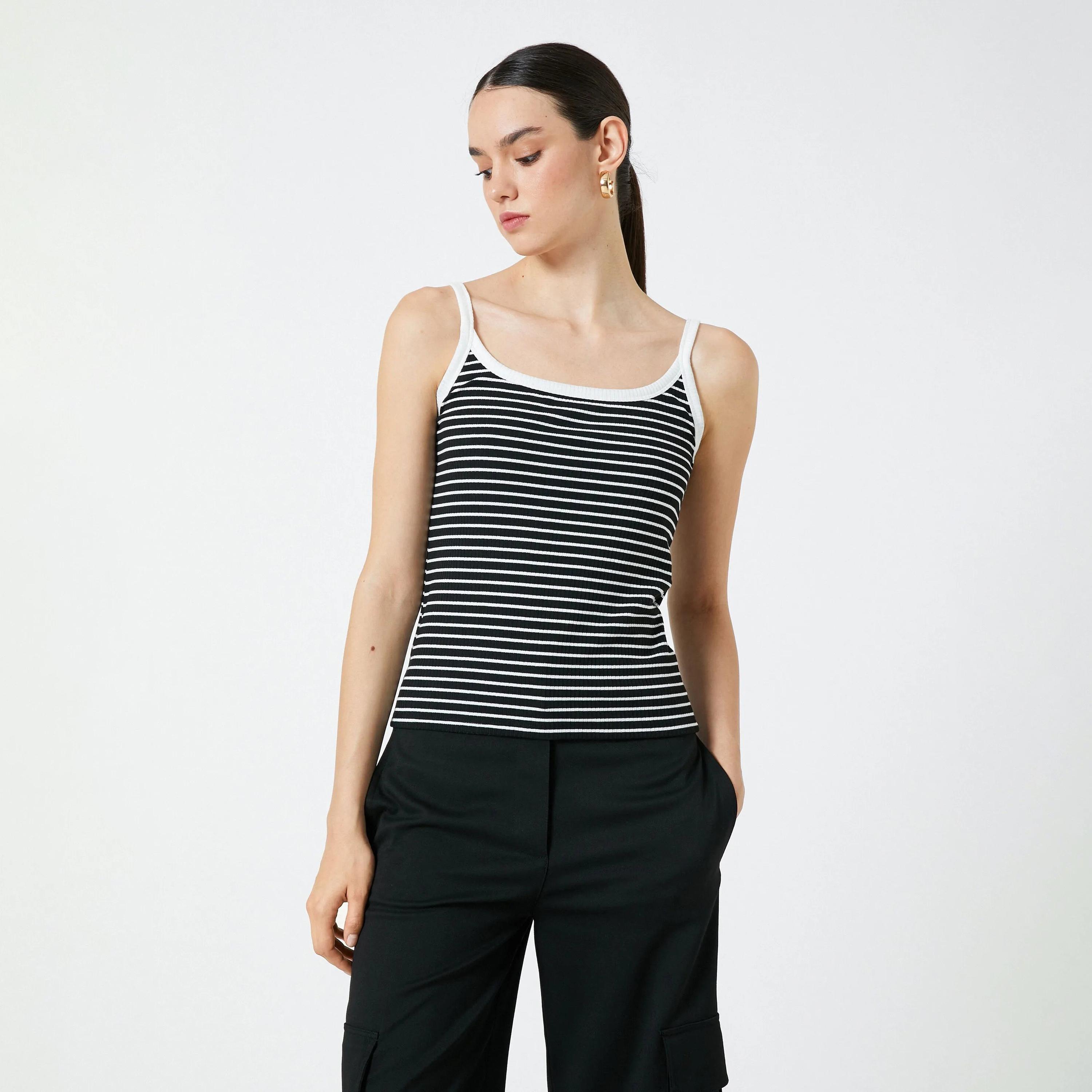 بلوزة نسائية بدون أكمام مخططة باللون الأسود مع حمالات كتف من كوتون-women-clothing-shirtsandblouses-blouses-image-1