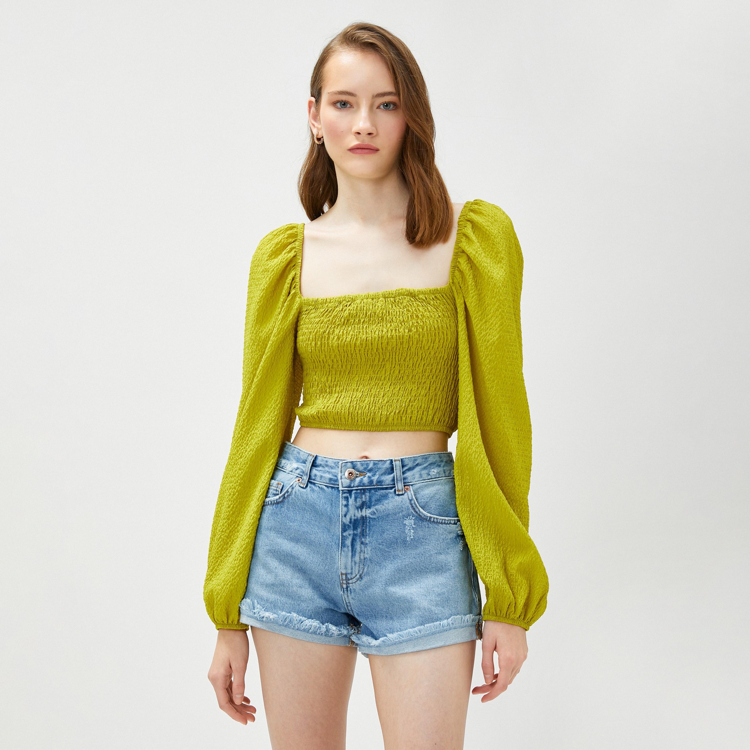 بلوزة نسائية كشكشة بلون أخضر وقصة رقبة مربعة وأكمام منفوخة من كوتون-women-clothing-shirtsandblouses-blouses-image-1