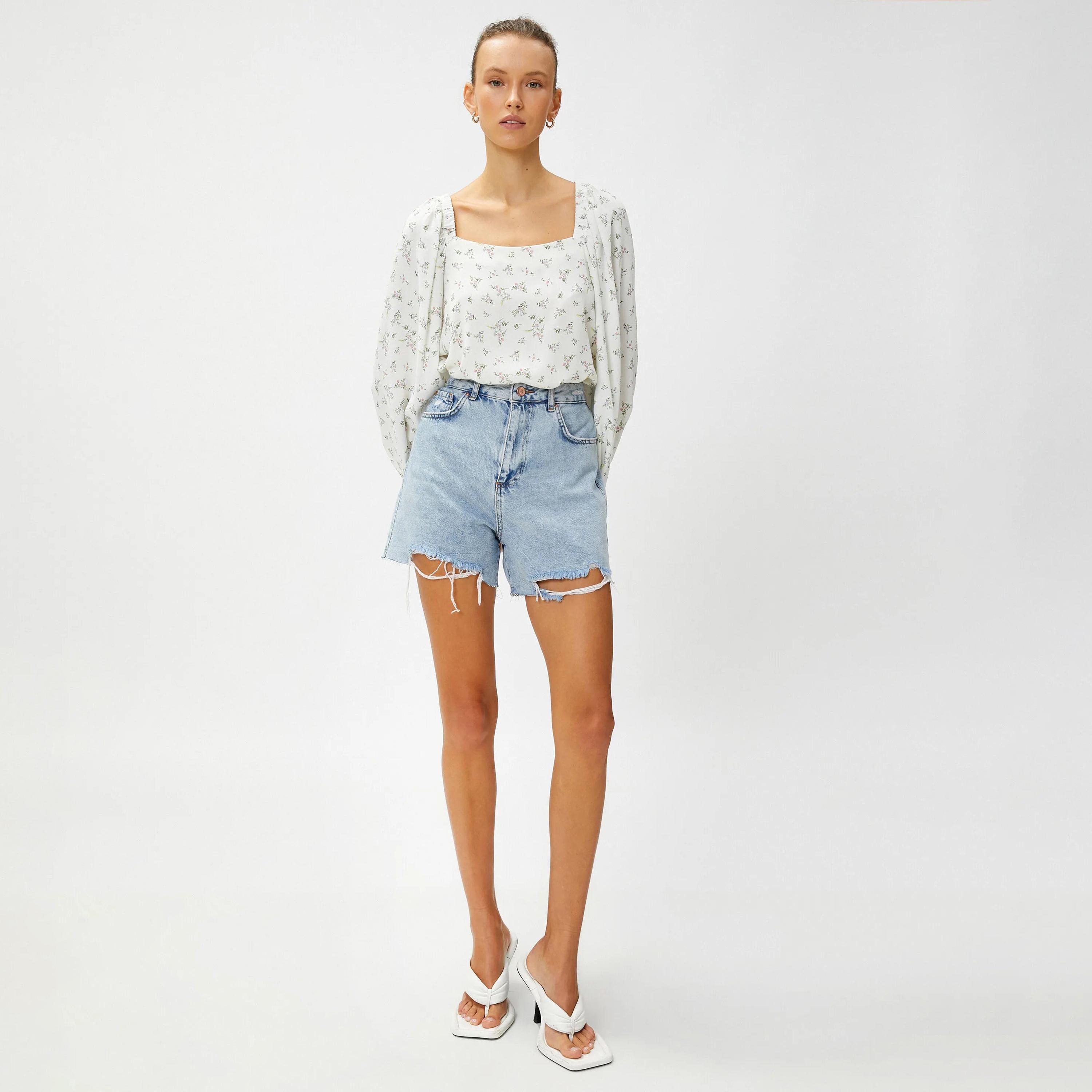 بلوزة نسائية من الفيسكوز الأخضر المزهر برقبة مربعة وأكمام منفوخة من كوتون-women-clothing-shirtsandblouses-blouses-image-2