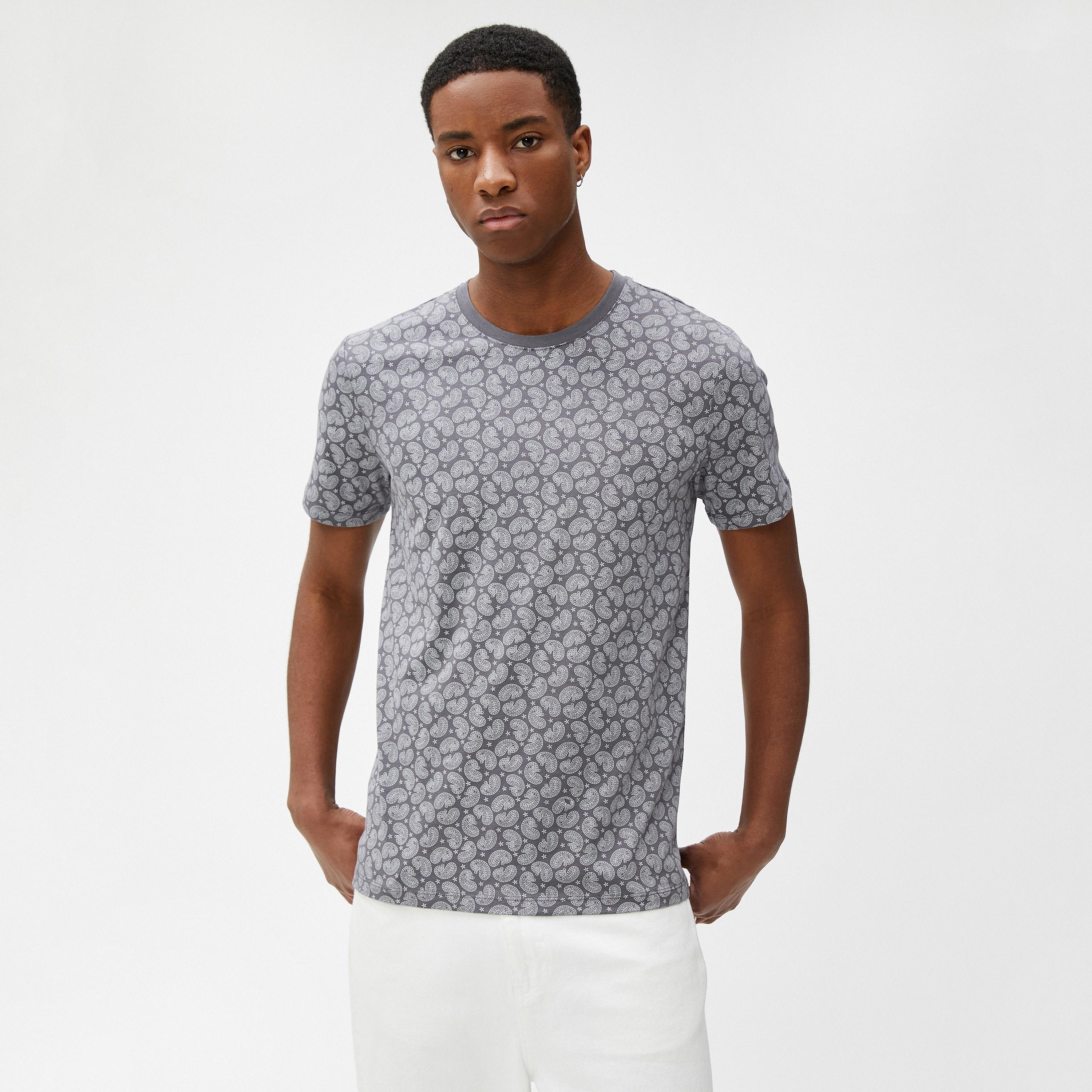تي شيرت رجالي بياقة مستديرة وأكمام قصيرة بطبعة بيزلي من كوتون-men-clothing-tshirtsandpolos-tshirts-image-1
