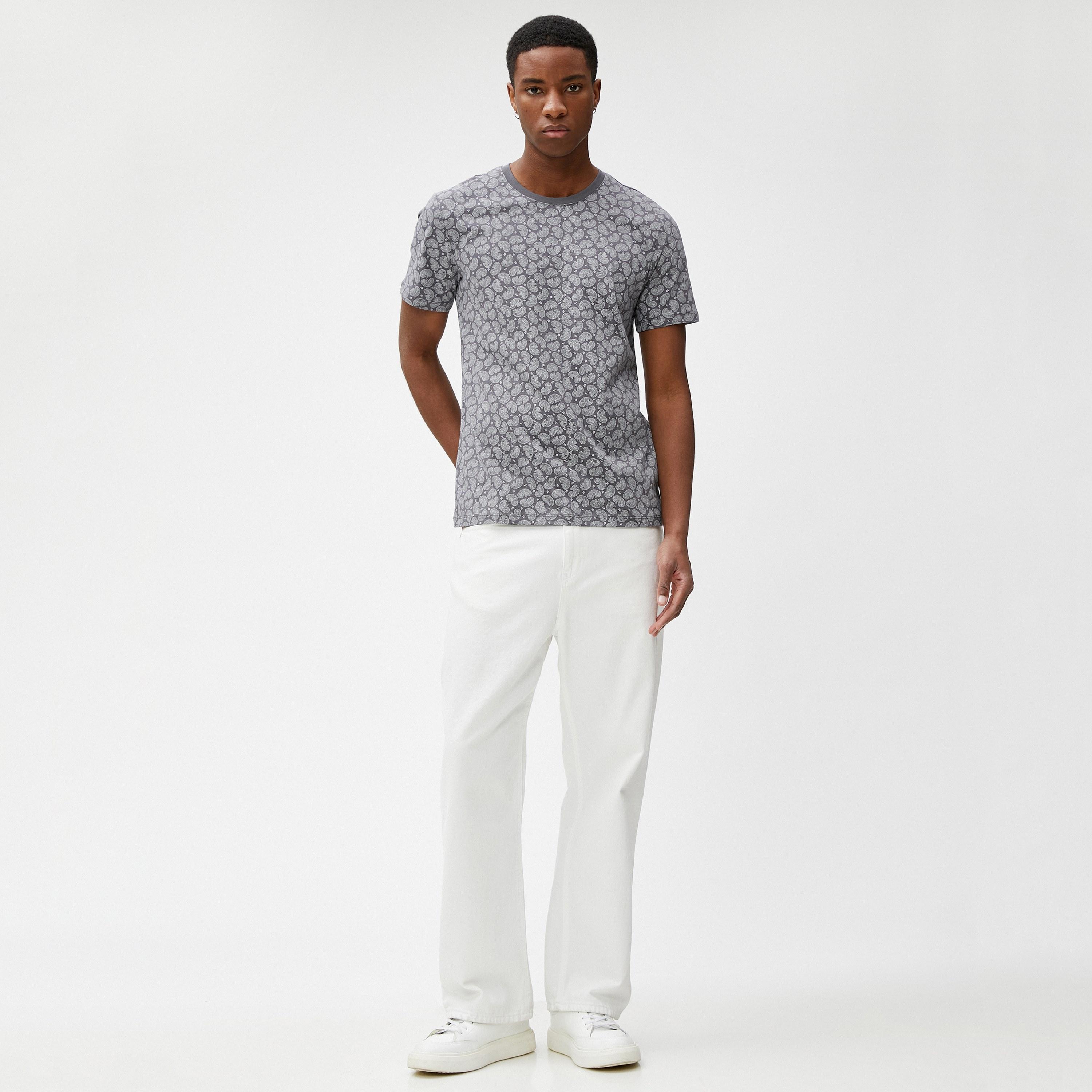تي شيرت رجالي بياقة مستديرة وأكمام قصيرة بطبعة بيزلي من كوتون-men-clothing-tshirtsandpolos-tshirts-image-2