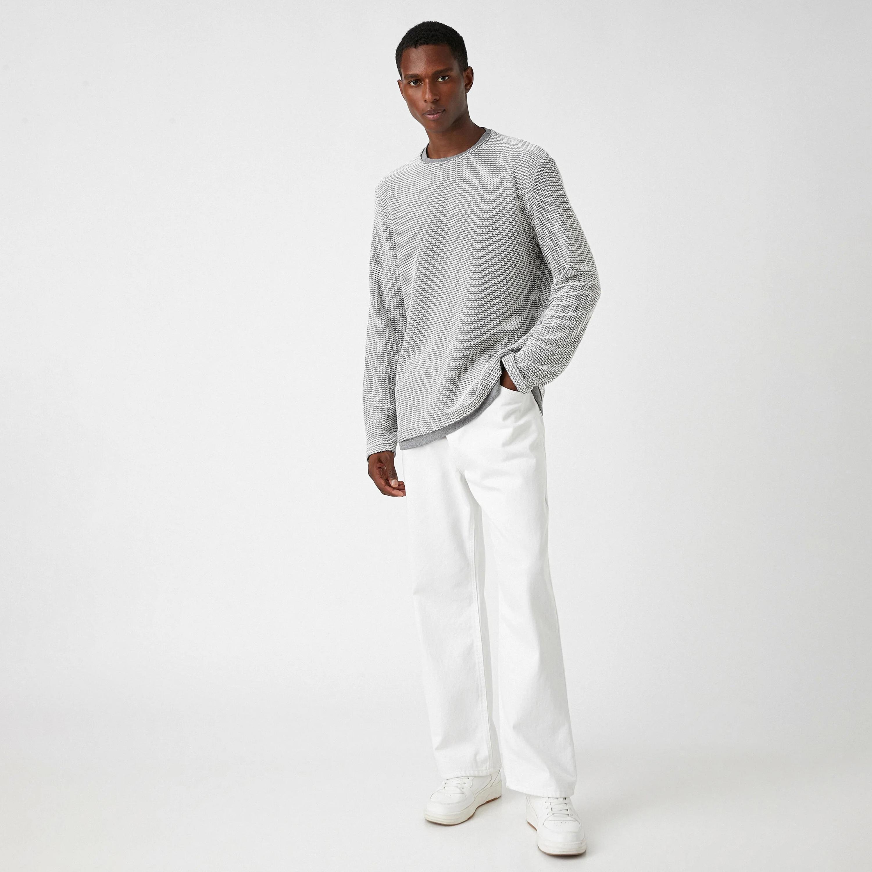 سترة رجالية ذات رقبة دائرية وأكمام طويلة من كوتون-men-clothing-sweatersandpullovers-image-2