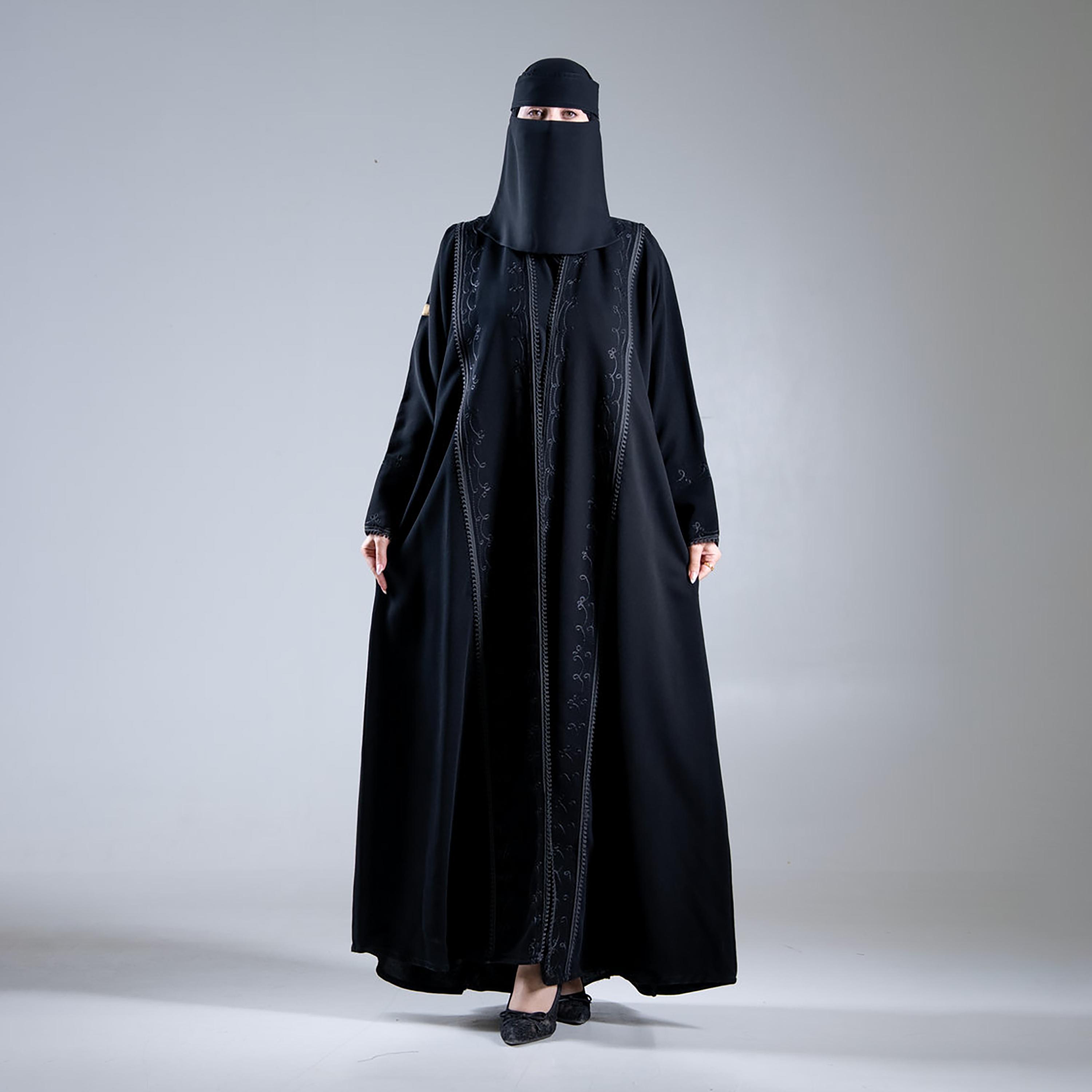 عباية حريمي كلوش دبل مطرزة من كريب سيراميك باللون الأسود من الجمال الراقي-women-arabicclothing-abayas-image-4