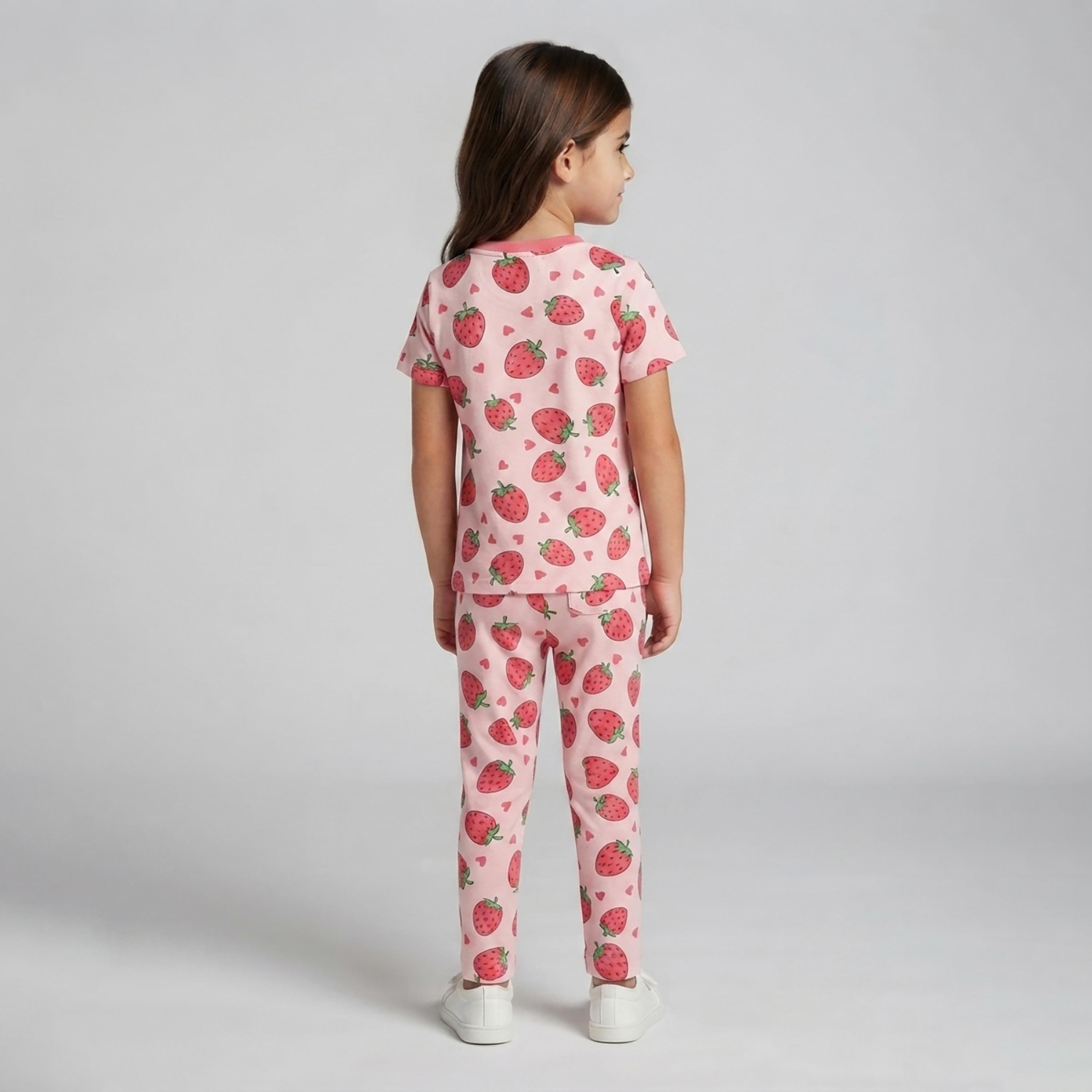 طقم تيشرت بأكمام قصيرة وبنطال بيجامة بطبعة فراولة من بيبي كلو-baby-girls-clothing-setsandcoords-image-2